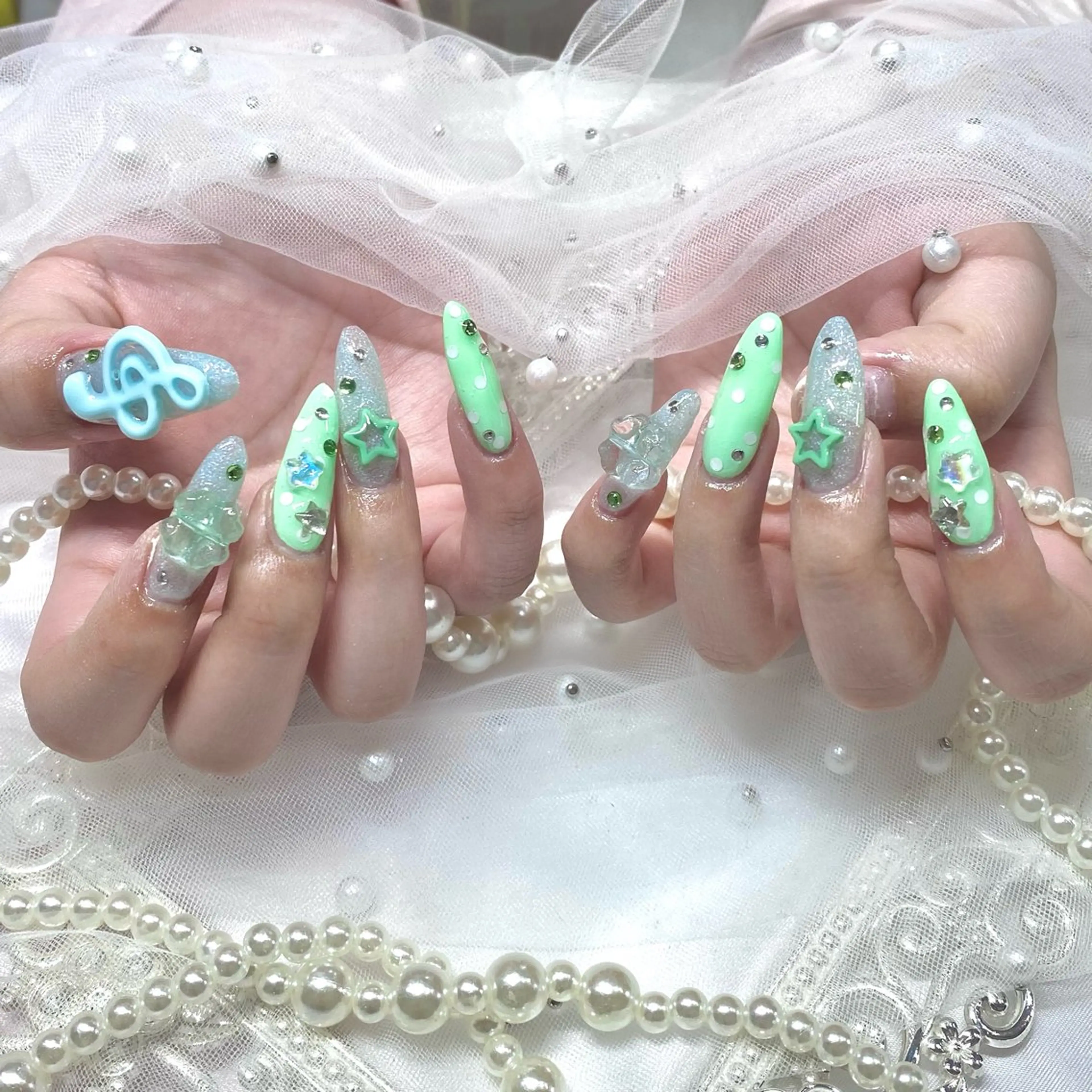 ネイル ハンドネイル Yveil 心斎橋店 hirokoのネイルデザイン