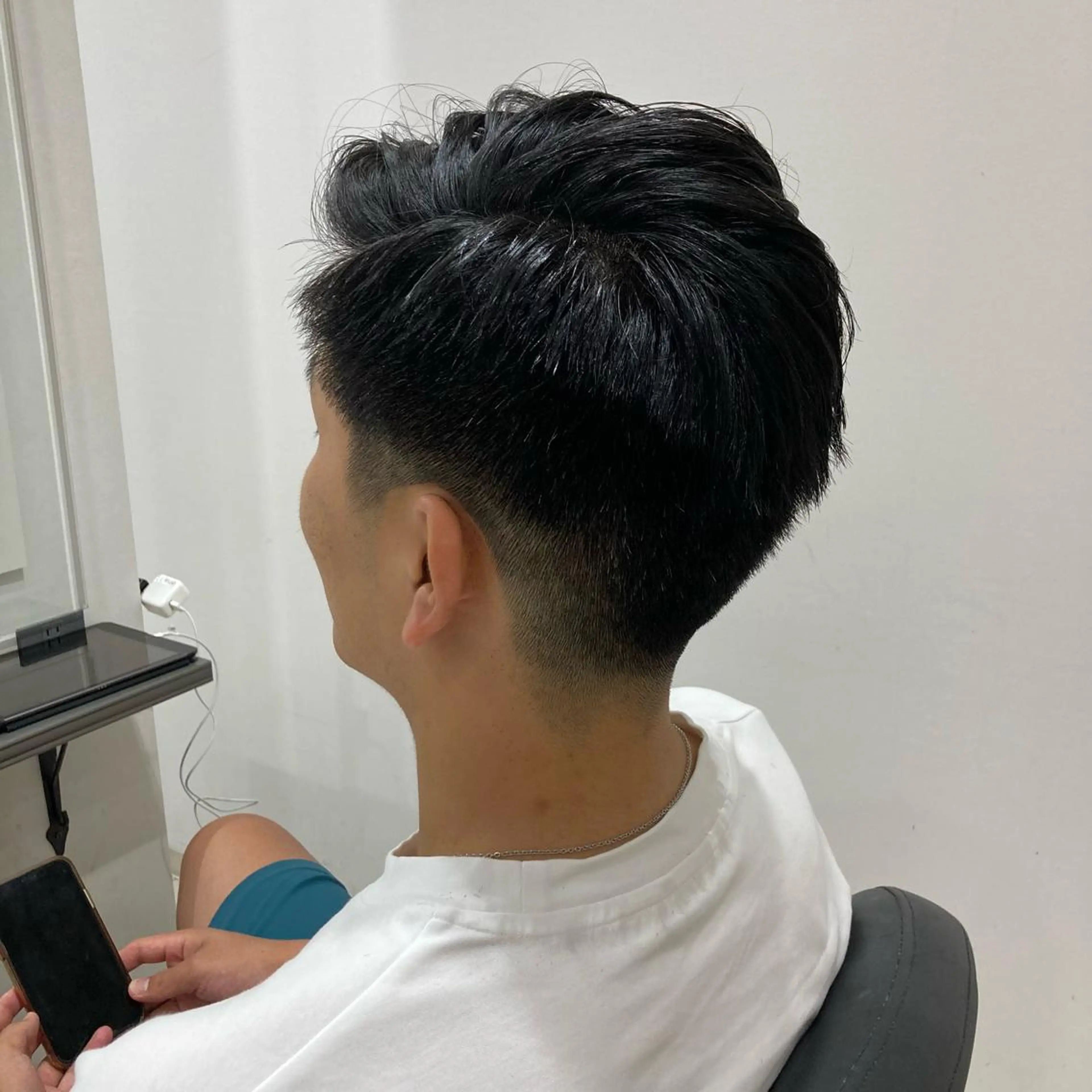 メンズ フェードカット ピンクカラー🎀 米津 美佑のヘアスタイル