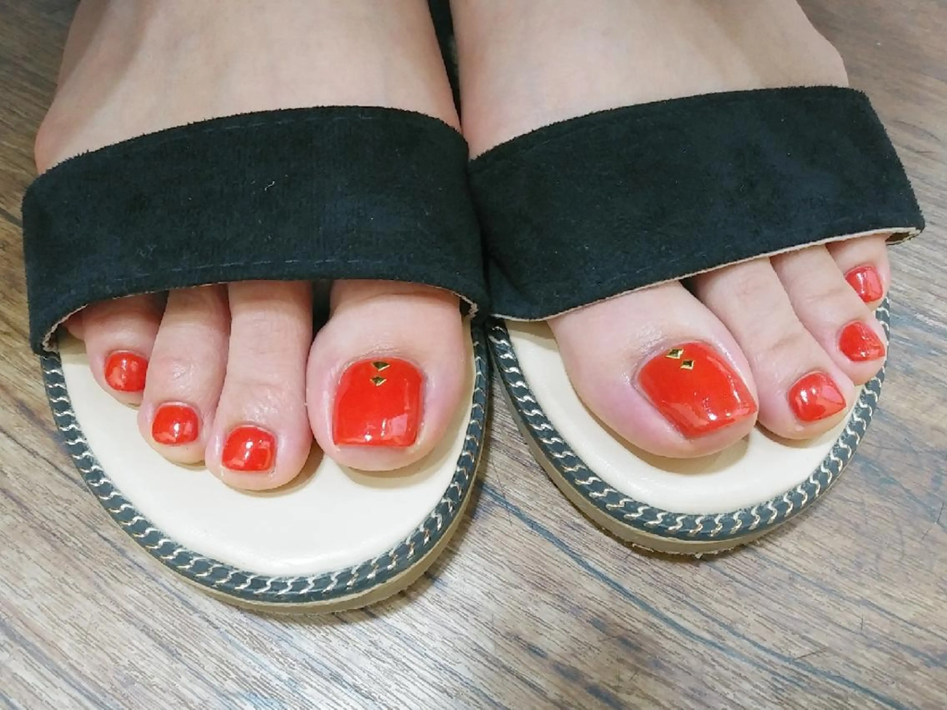 ネイル ワンカラーネイル 赤色 Lupinus ルピナスのネイルデザイン