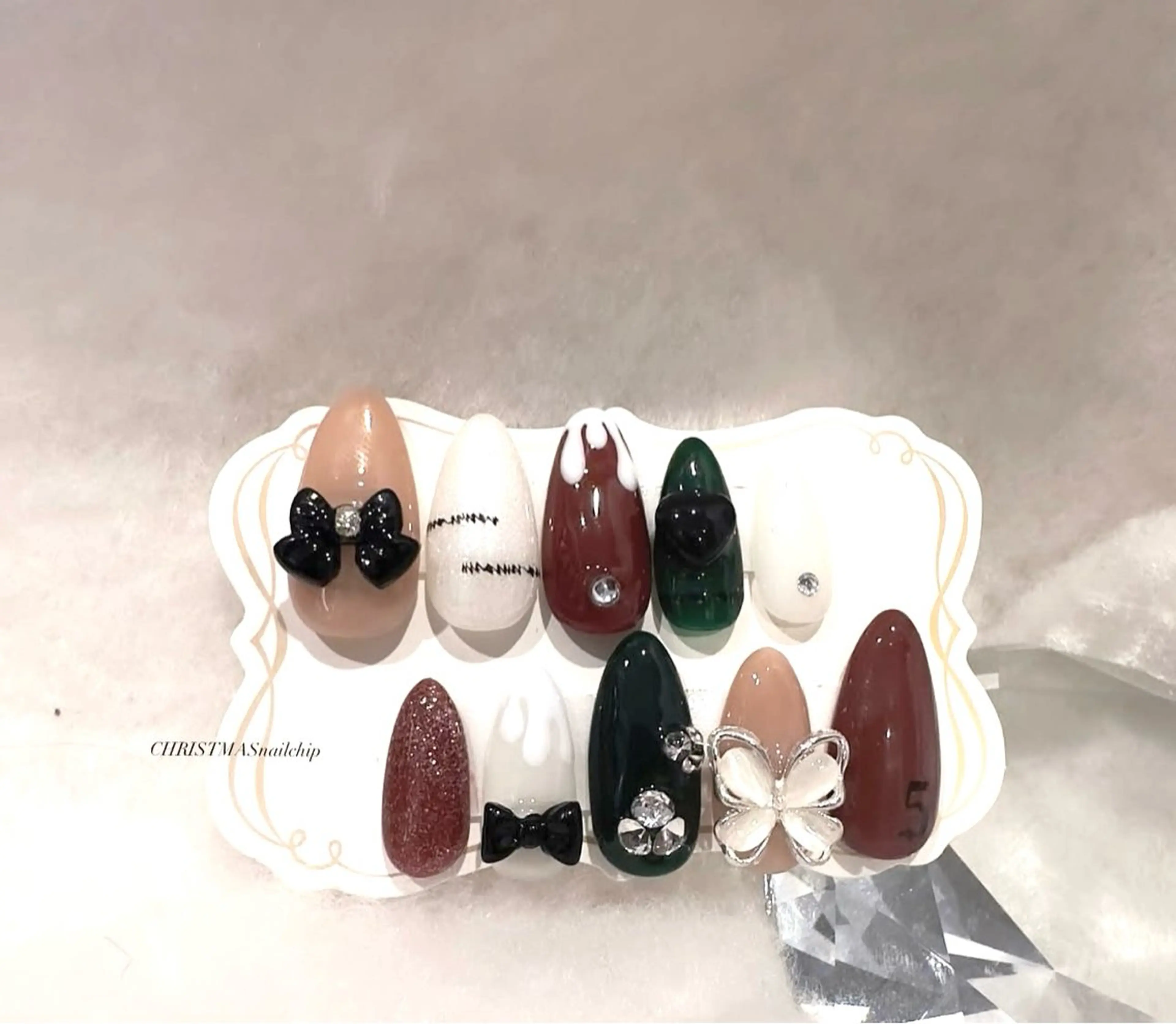 le'a スタッフのネイルデザイン