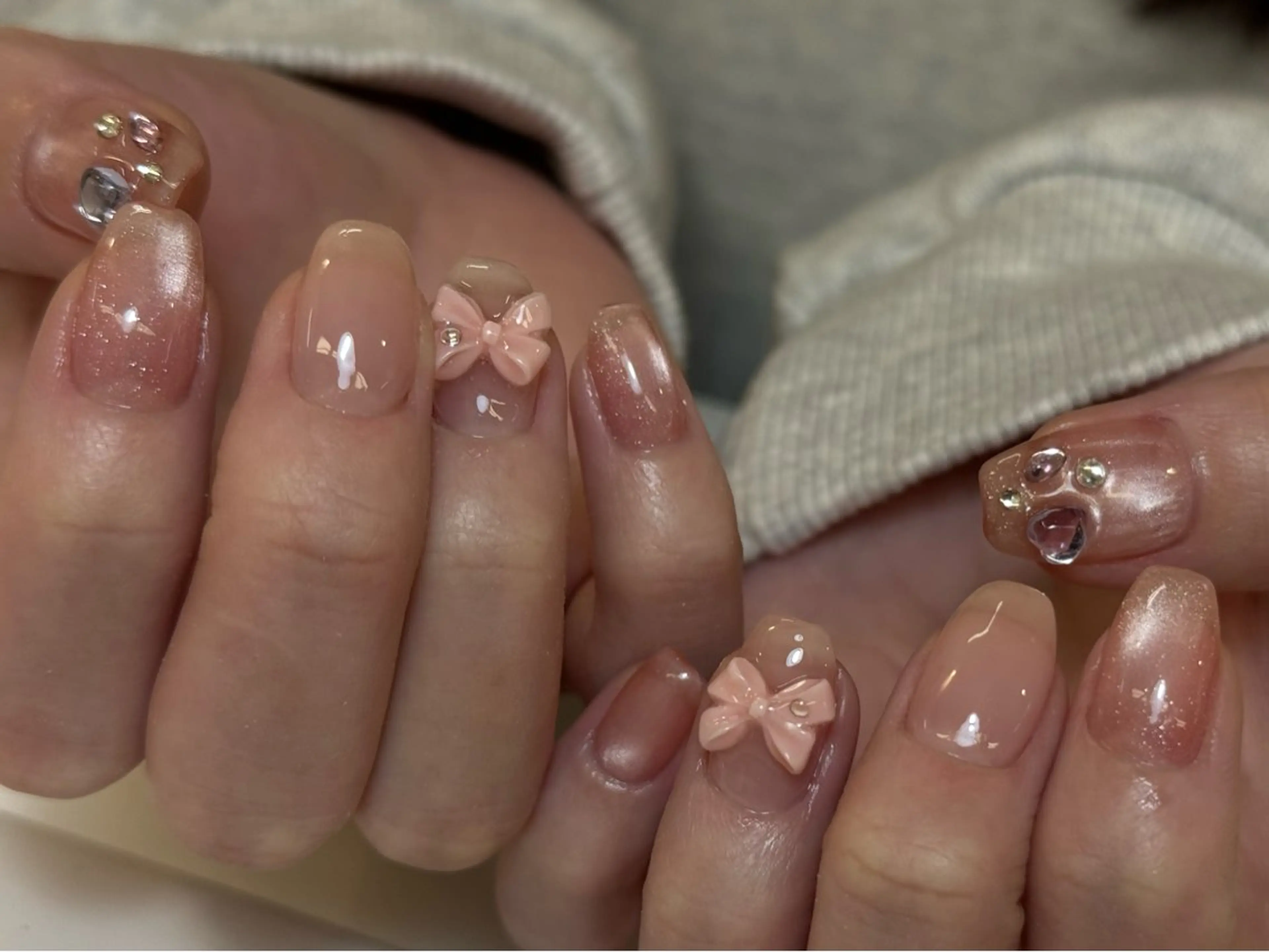 ネイル チークネイル フレンチネイル 韓国ネイル マグネットネイル 持ち込み ハンドネイル Hi nail🎀 池袋kozueのネイルデザイン