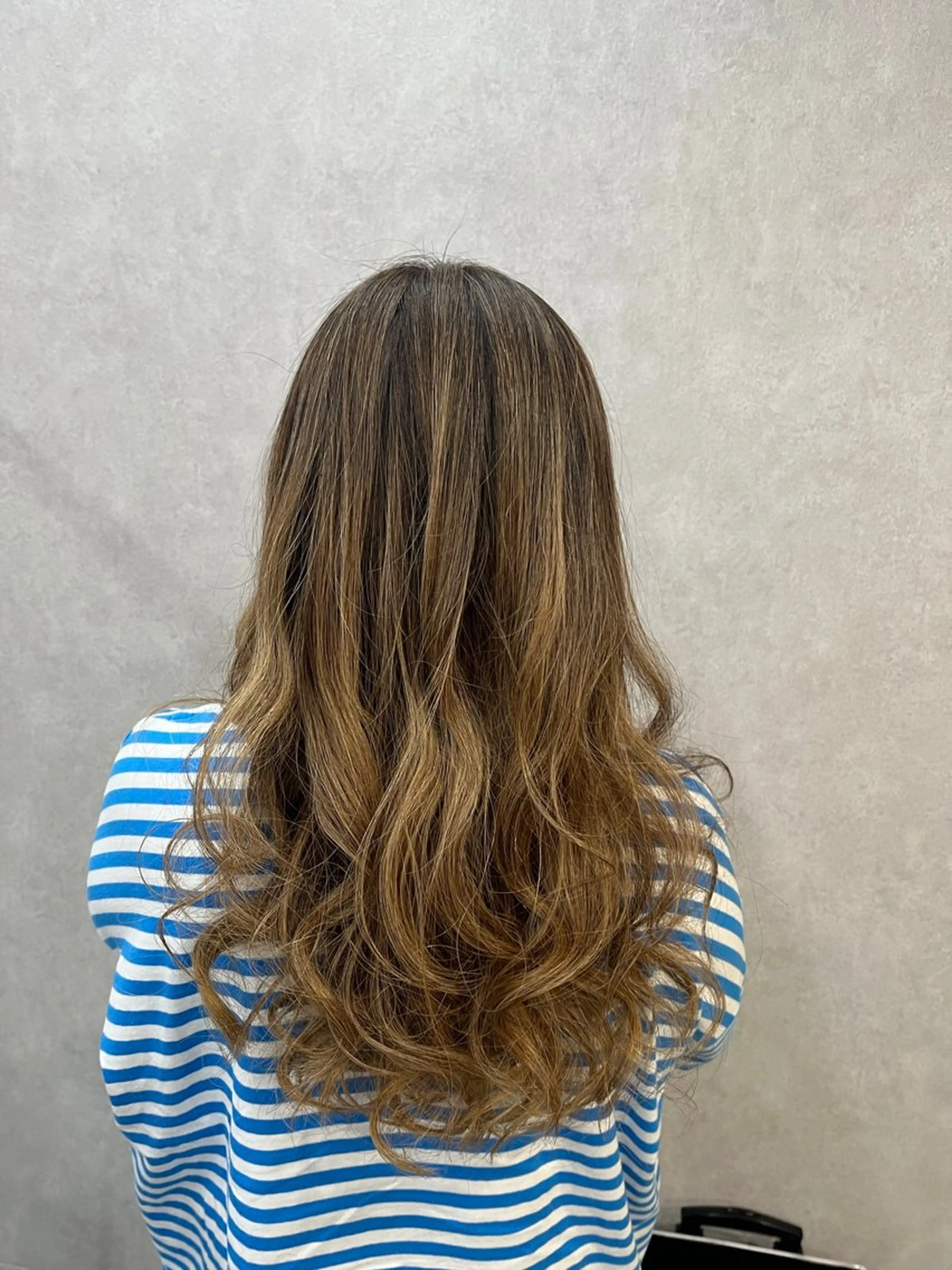 ロング カラー パーマ ハイライトカラー ハイライト カット ヘアカラー パーマ 縮毛矯正 トリートメント 大人女子&髪改善専門 Nobuフリーランスのヘアスタイル
