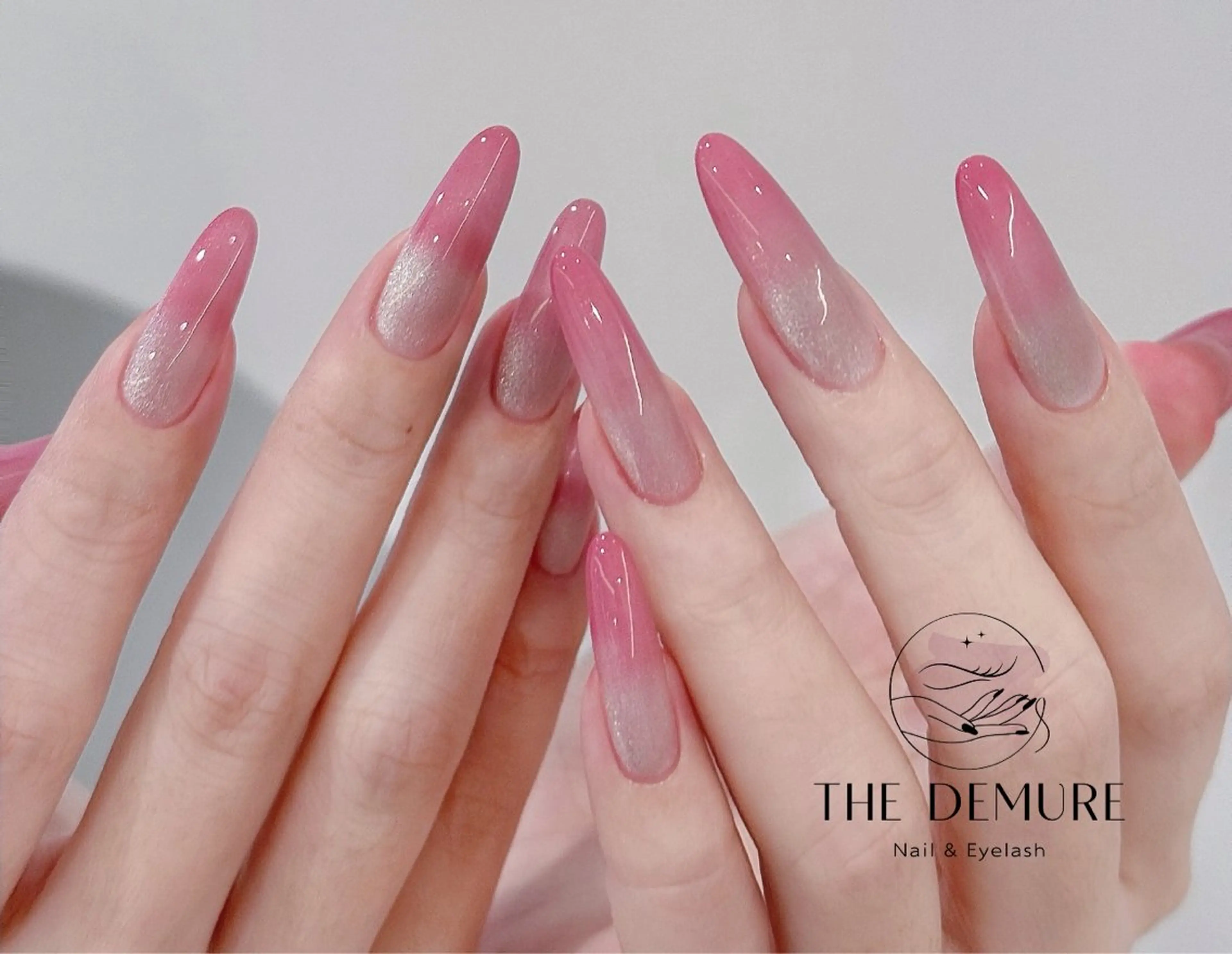 ネイル アートネイル キラキラネイル 韓国ネイル 水色 ロングネイル ハンドネイル ハンドケア NailDemure 【銀座店】のネイルデザイン