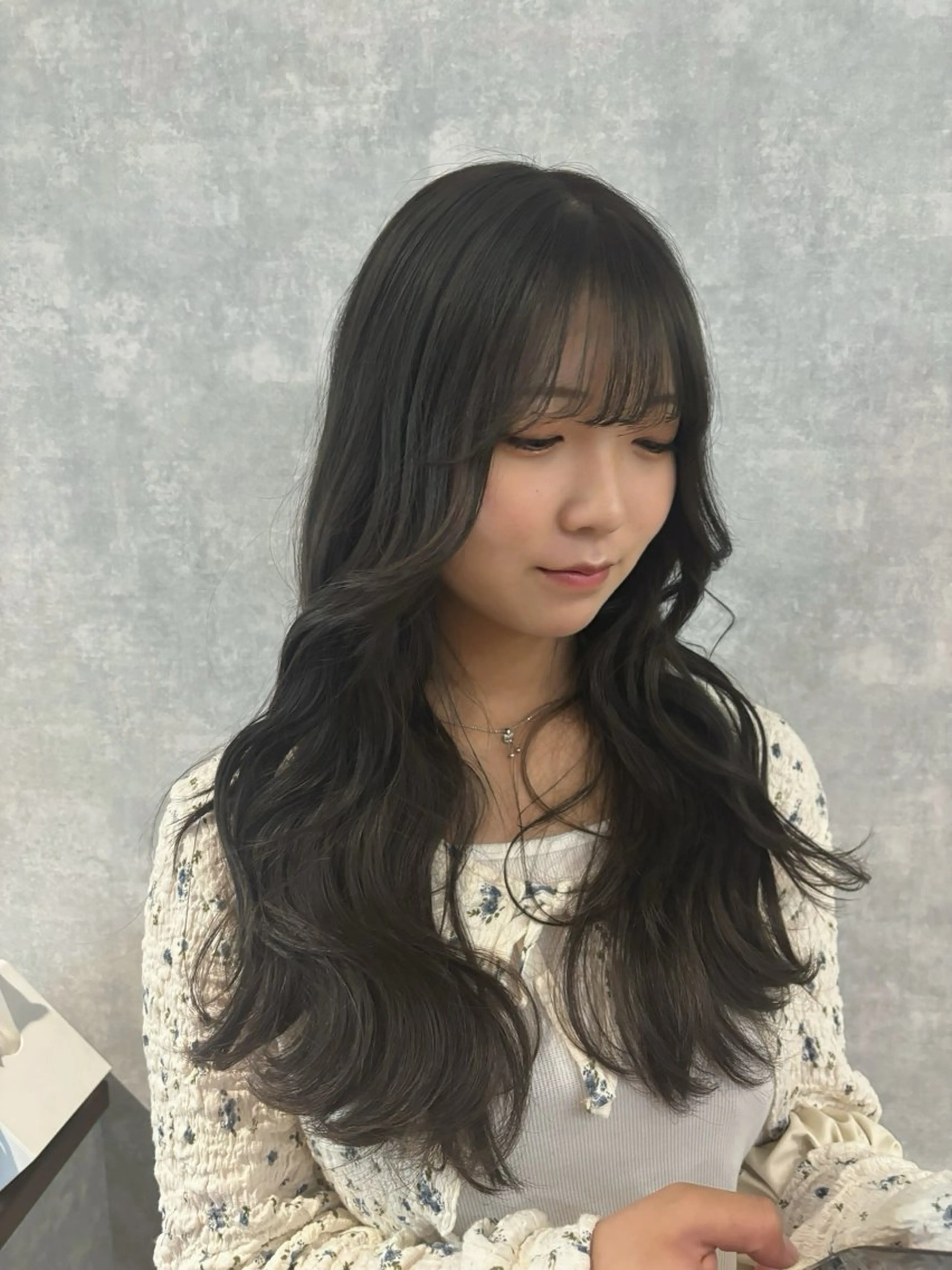 セミロング 🌐NATSUMI 🌐【寒色カラー】のヘアスタイル