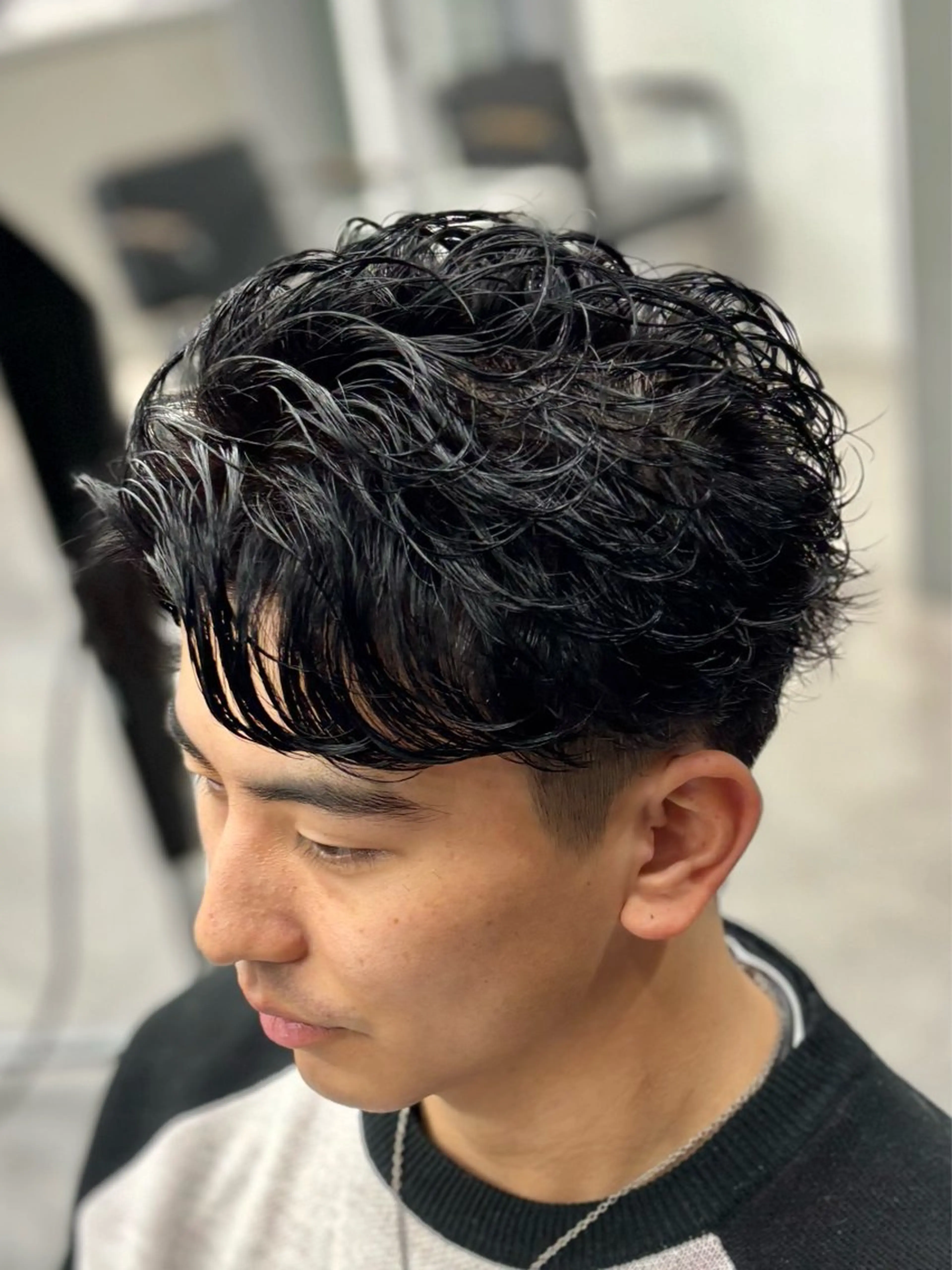 パーマ メンズ フェードカット フェザーパーマ メンズパーマ 【ØVARL】🦁 メンズパーマ/レオのヘアスタイル