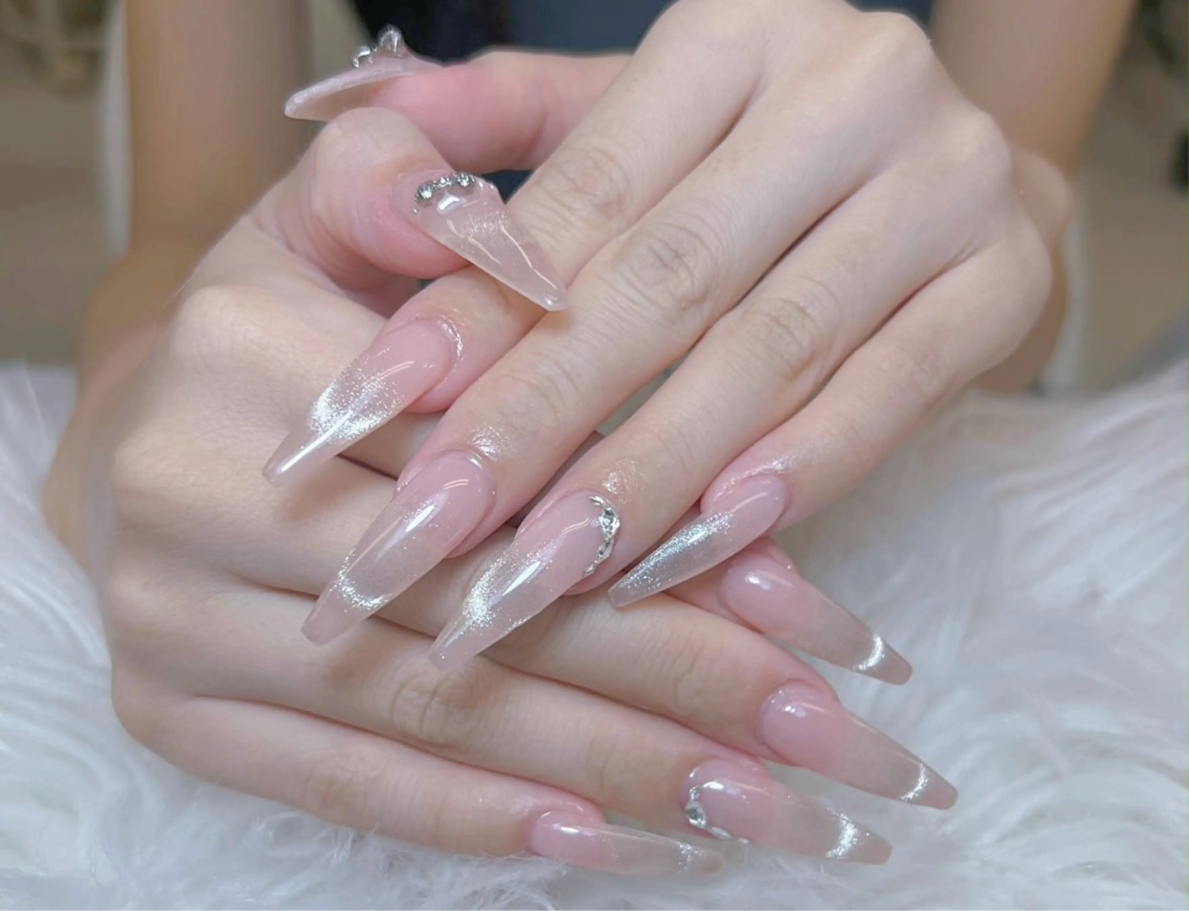 ネイル アートネイル オーロラネイル チークネイル 長さ出し フットネイル Miya _nailのネイルデザイン