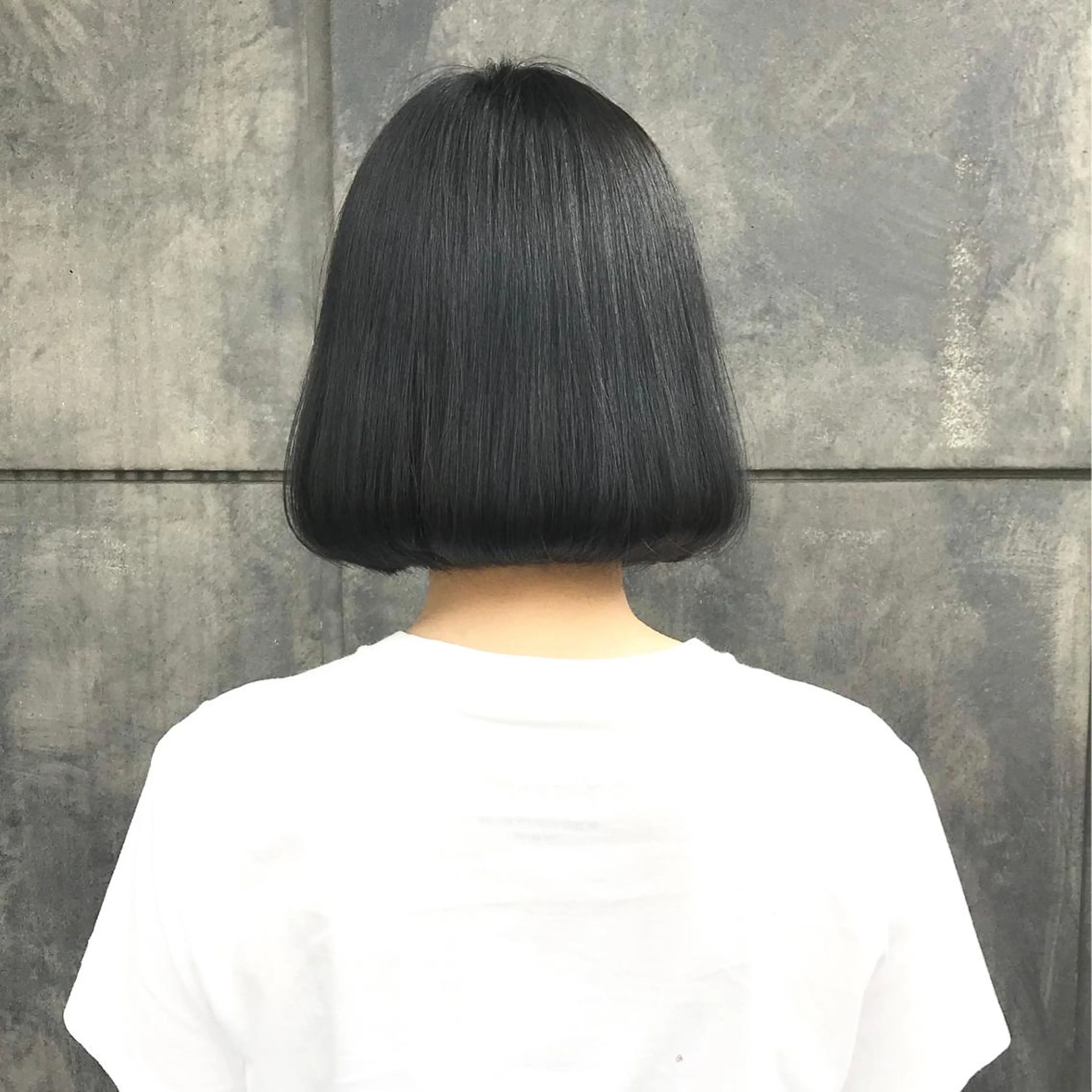 ショート カラー 黒髪 ブルーカラー ブルーブラック タンバルモリ ムルギョル巻き K-POP好き美容師 🇰🇷Kai.Yのヘアスタイル