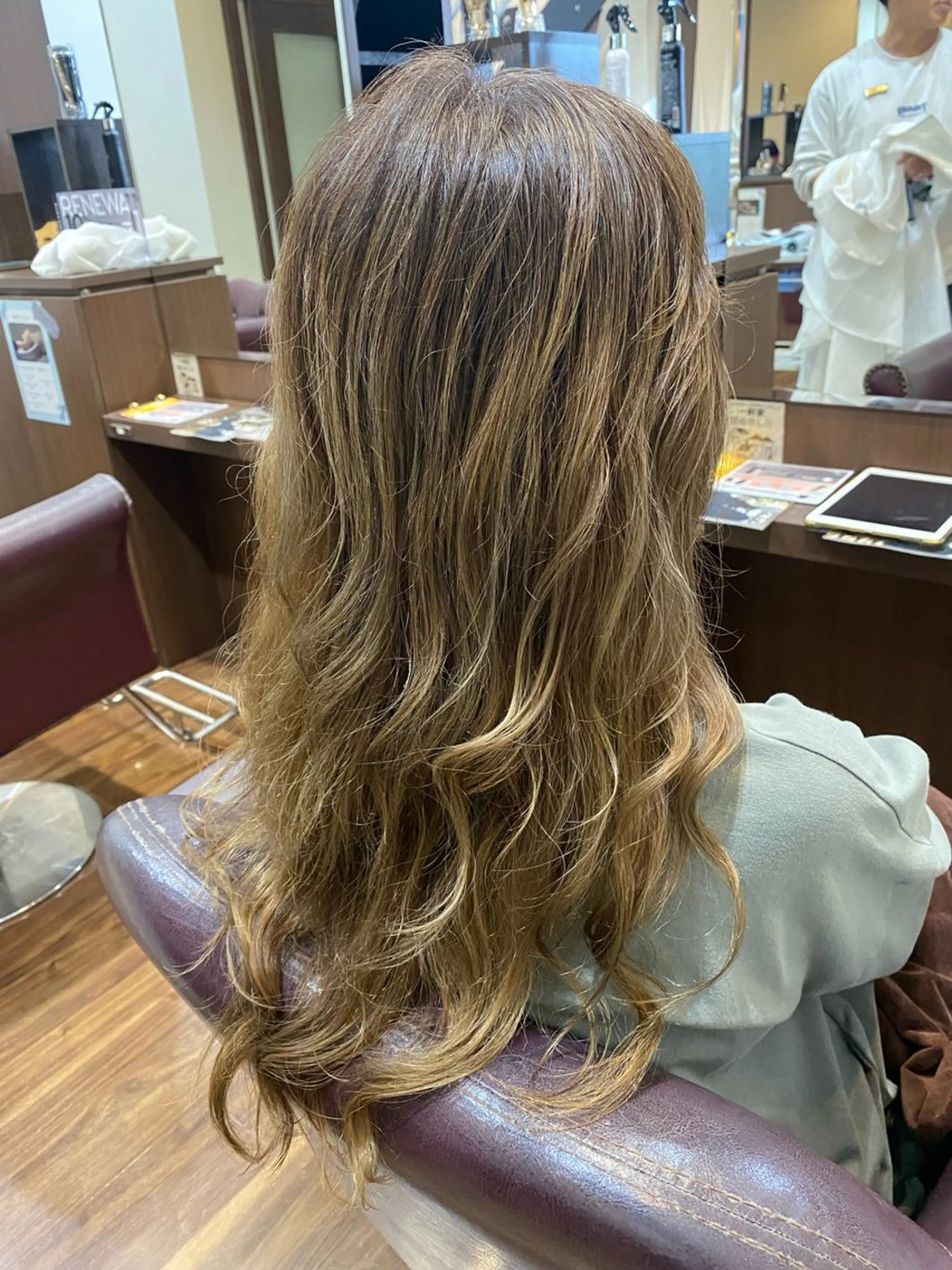 ロング カラー ベージュカラー ハイライトカラー ハイライト 仲井 充のヘアスタイル
