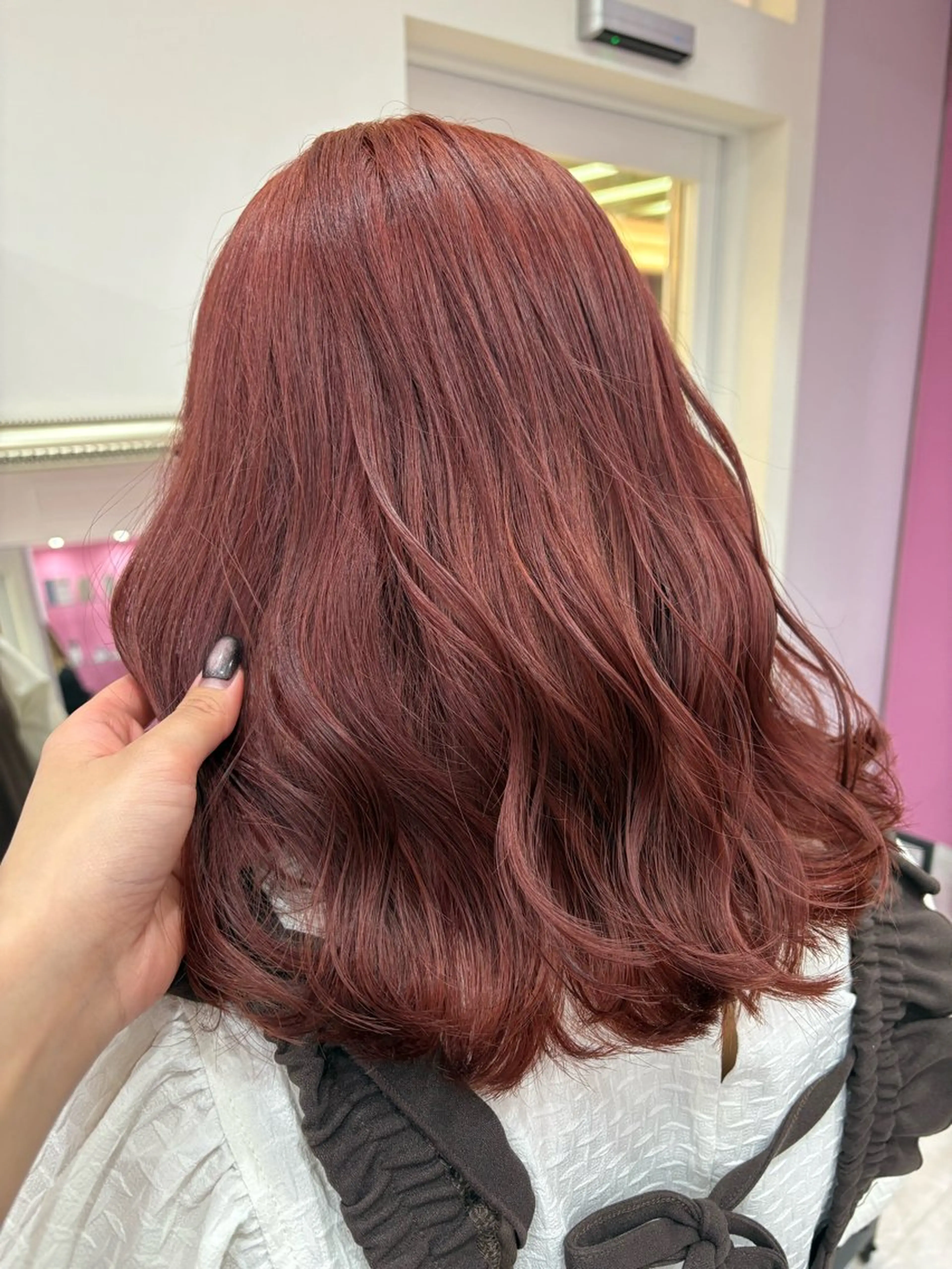 ミディアム カラー ベージュカラー ブリーチ ピンクカラー ピンクベージュ Hirona 縮毛矯正/髪質改善のヘアスタイル