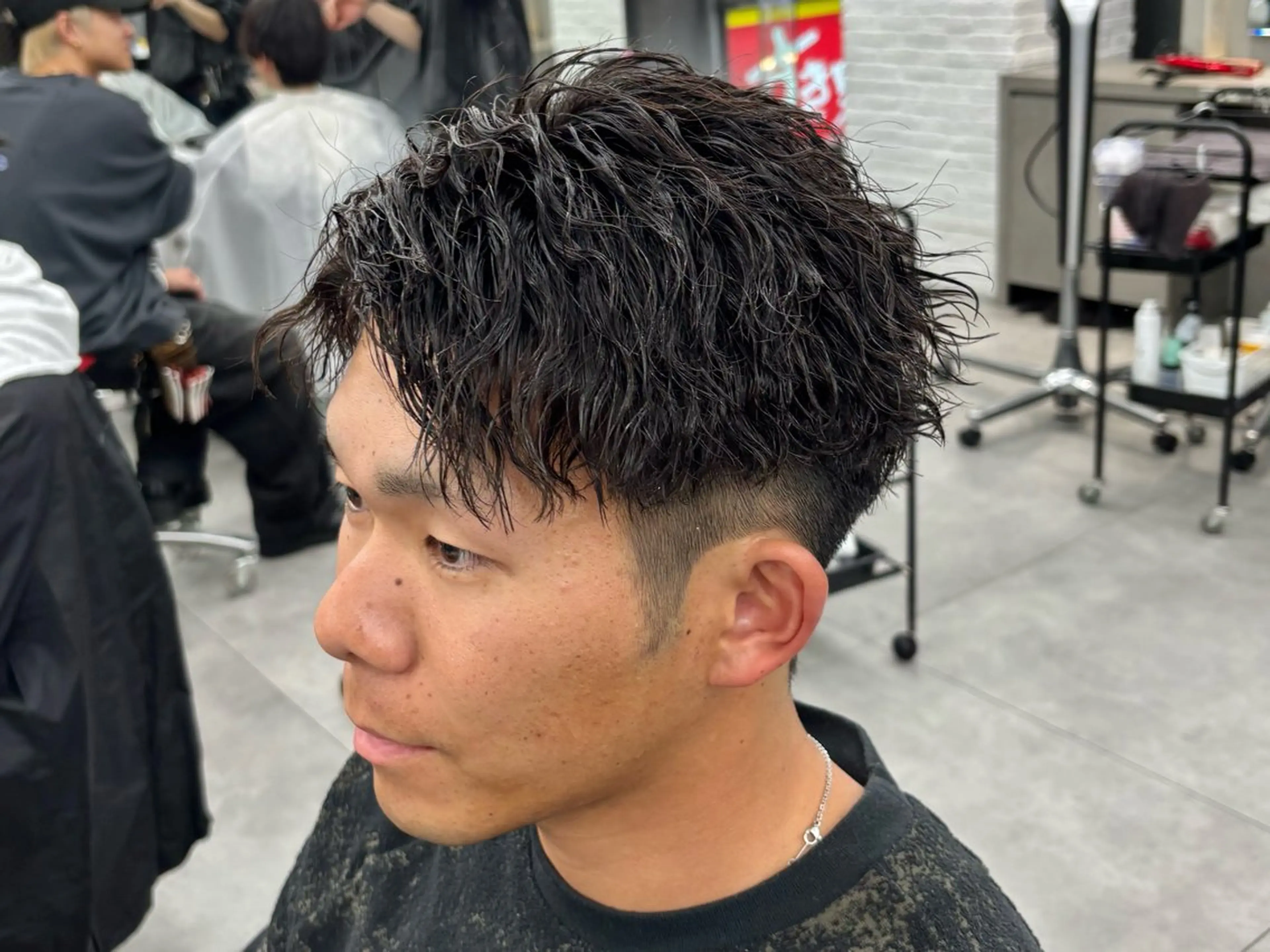 パーマ メンズ カット パーマ 【ØVARL】🦁 メンズパーマ/レオのヘアスタイル