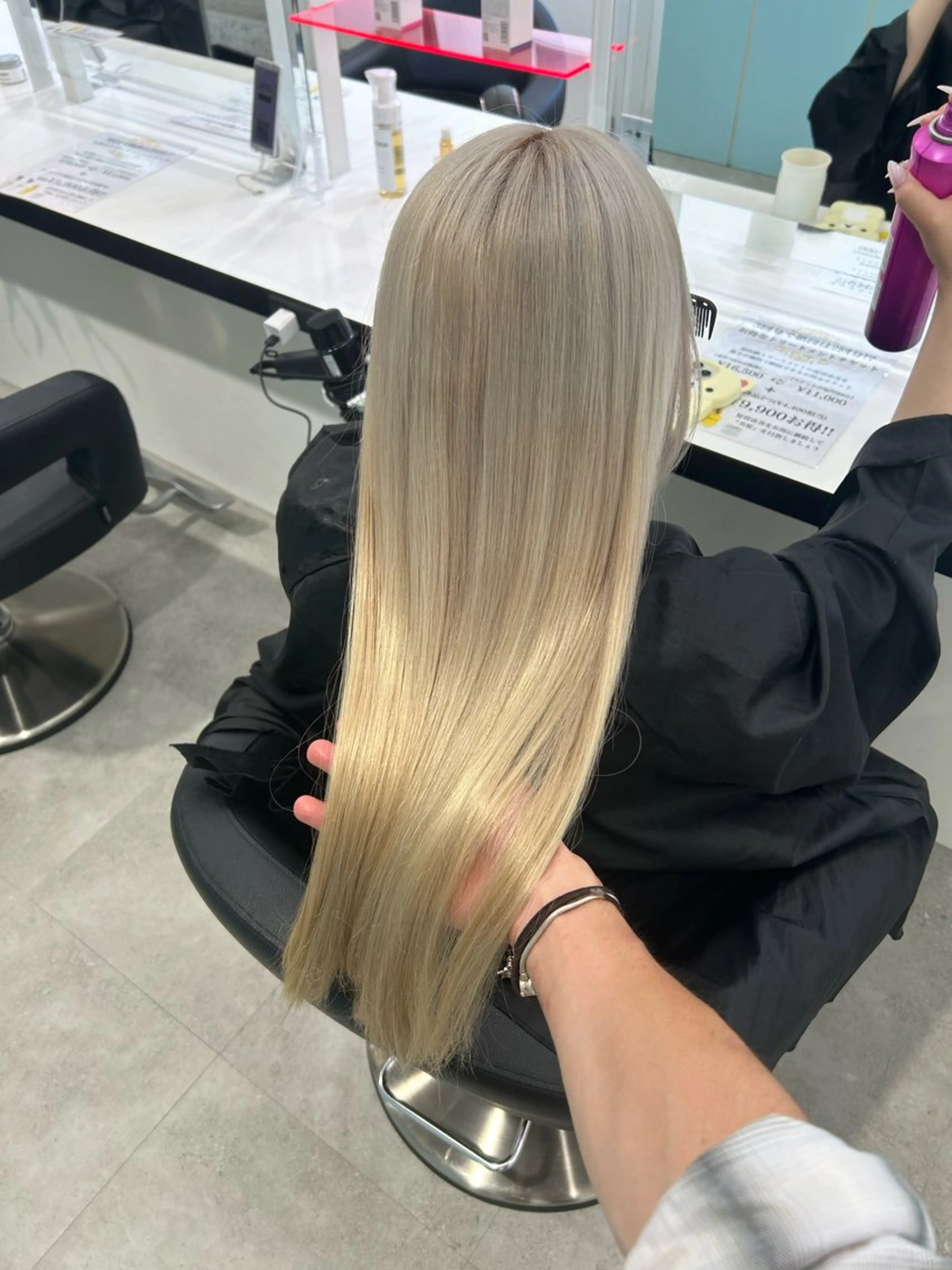 ロング カラー ヘアカラー 履歴修正屋さん／ ブロンド／ホワイトのヘアスタイル