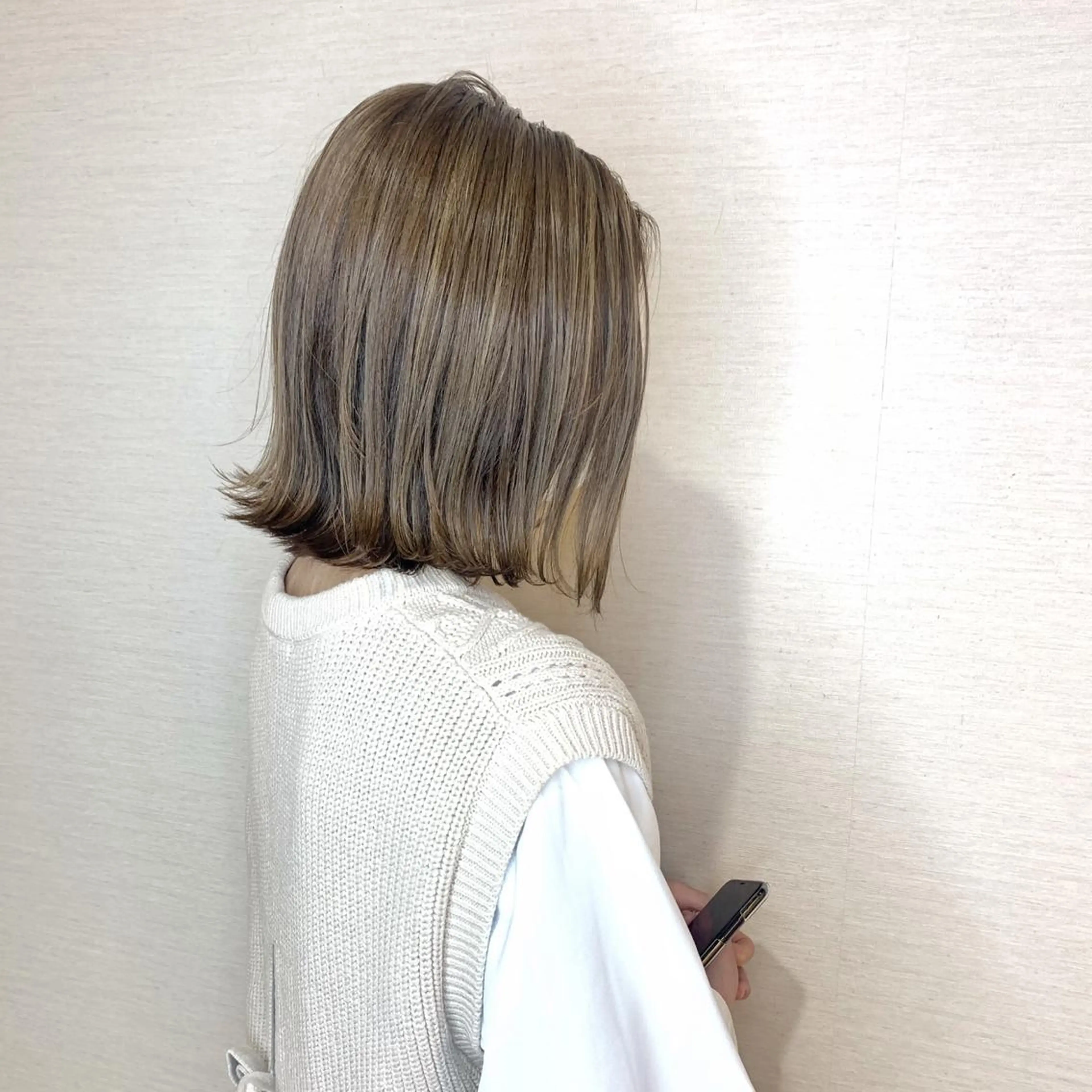 ミディアム ブリーチカラー💛 石川慧南のヘアスタイル