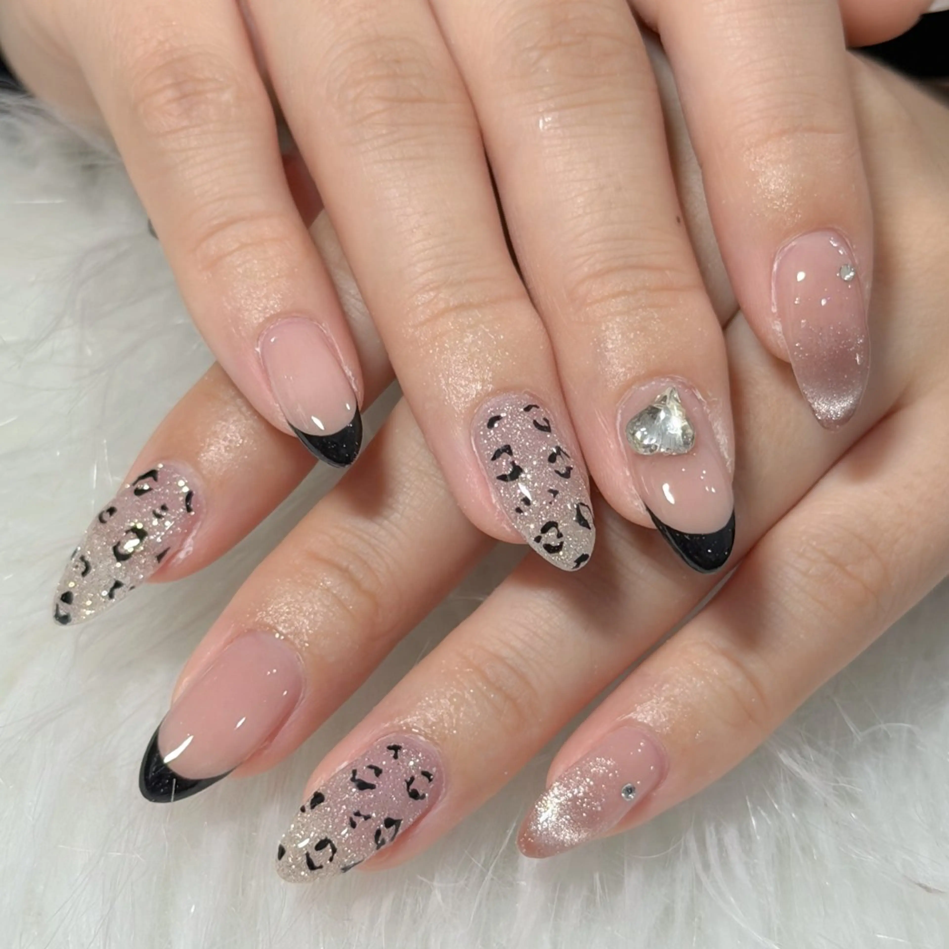 ネイル ハンドネイル フットネイル LAVISH nanamiのネイルデザイン