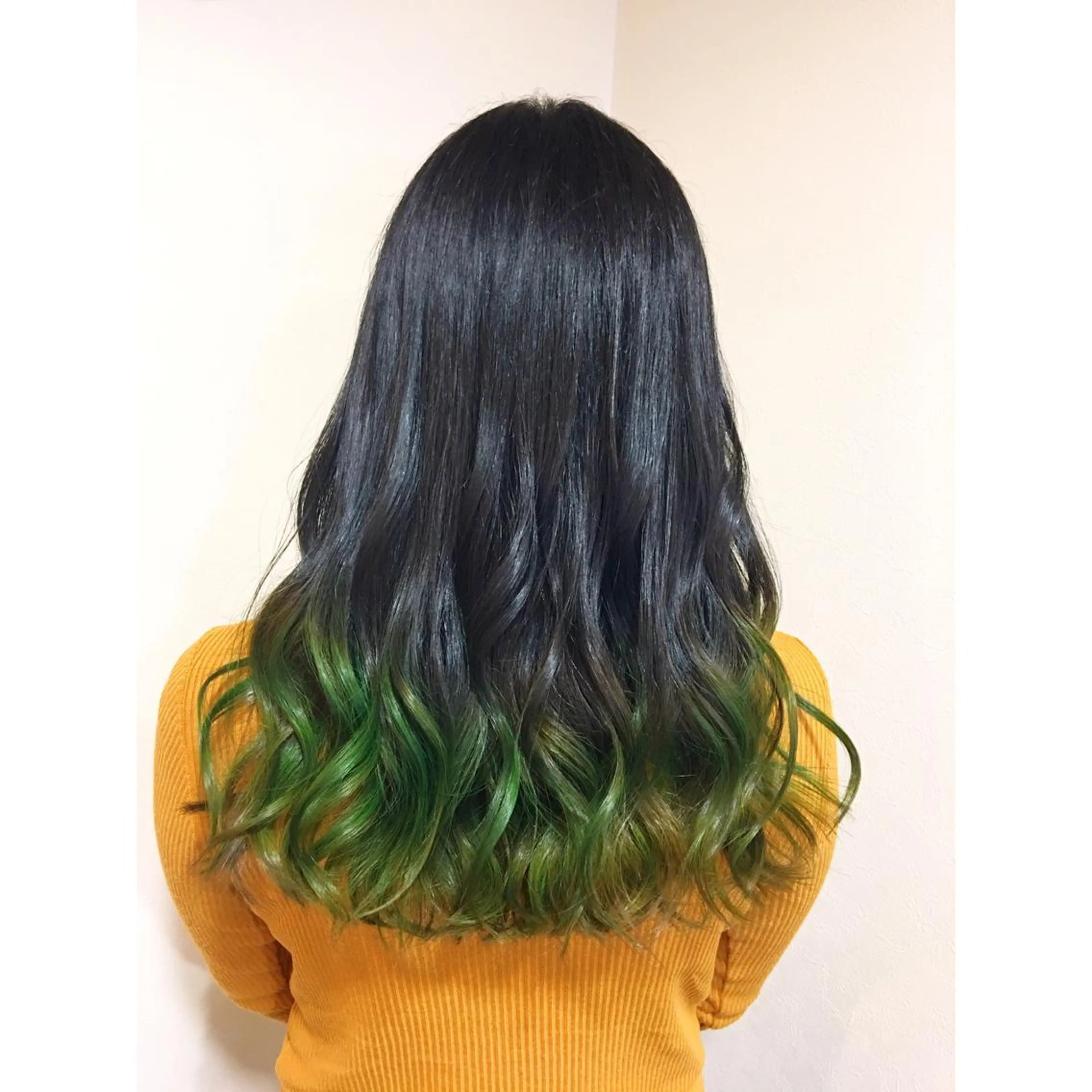 セミロング ヤマグチ ヒカルのヘアスタイル