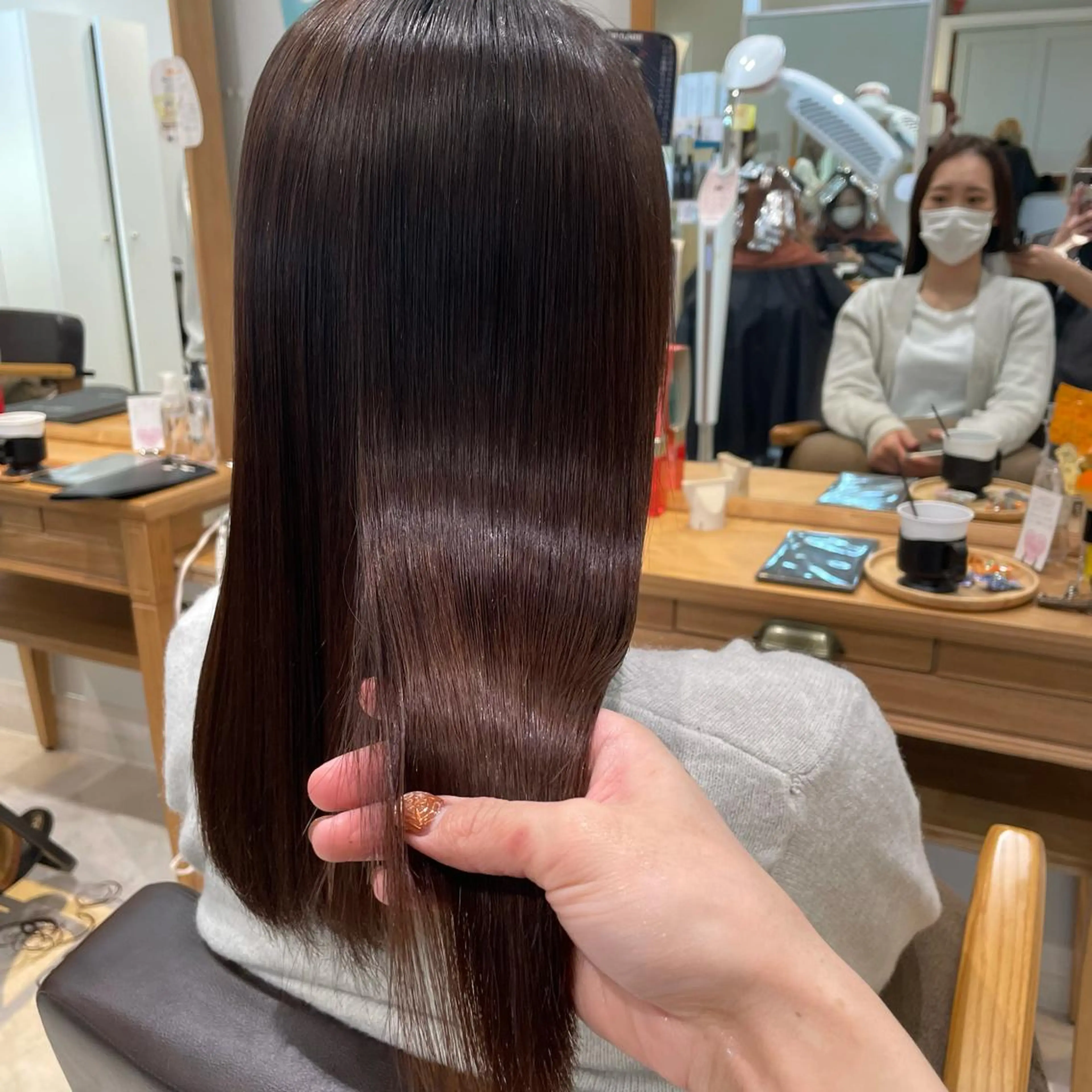 ロング パーマ 髪質改善 縮毛矯正 トリートメント ヘアカラー トリートメント 心斎橋/ブリーチなし 髪質改善/レイヤーのヘアスタイル