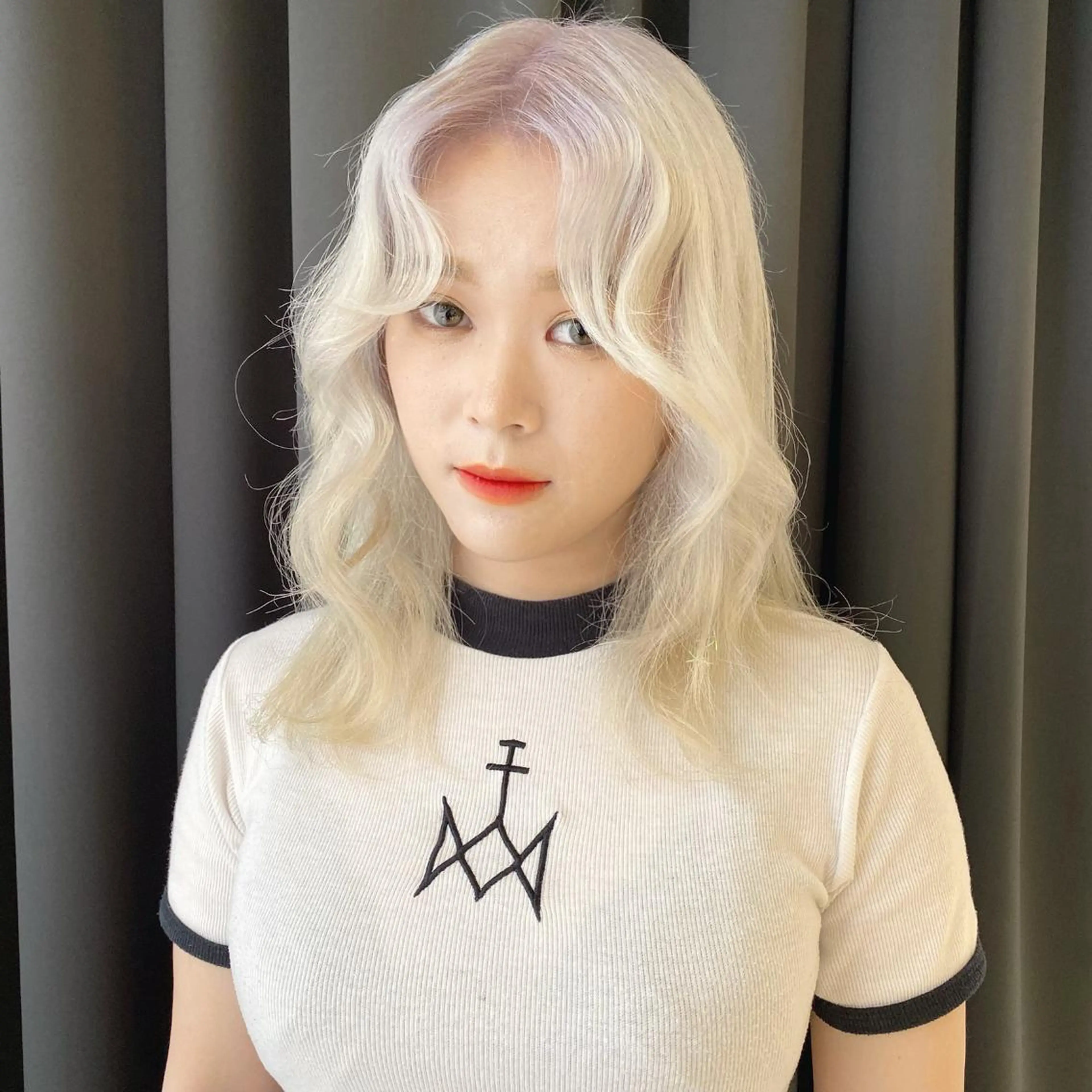 セミロング カラー ORIKA 美容室のヘアスタイル