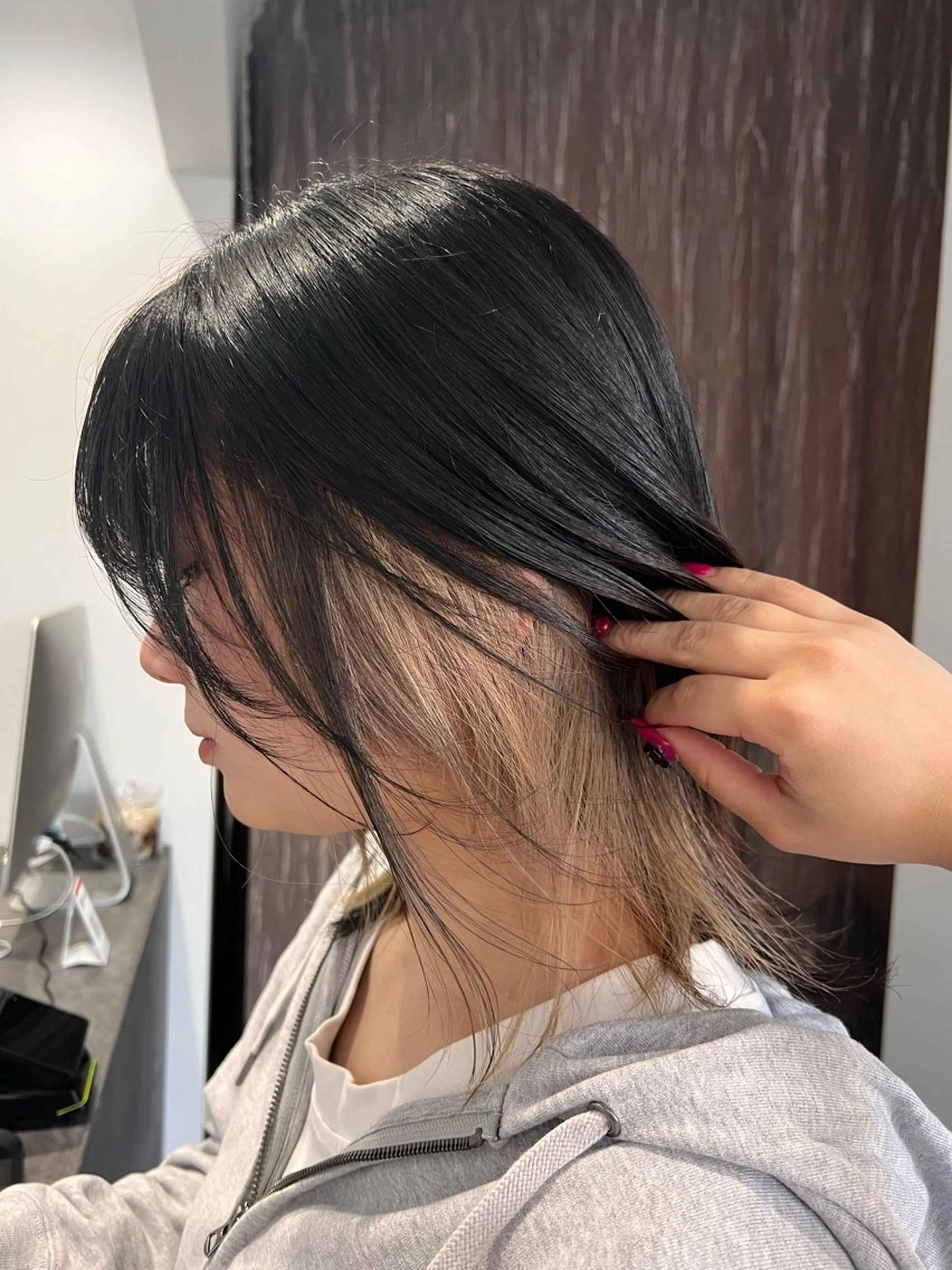 ミディアム カラー 小番 茜海のヘアスタイル