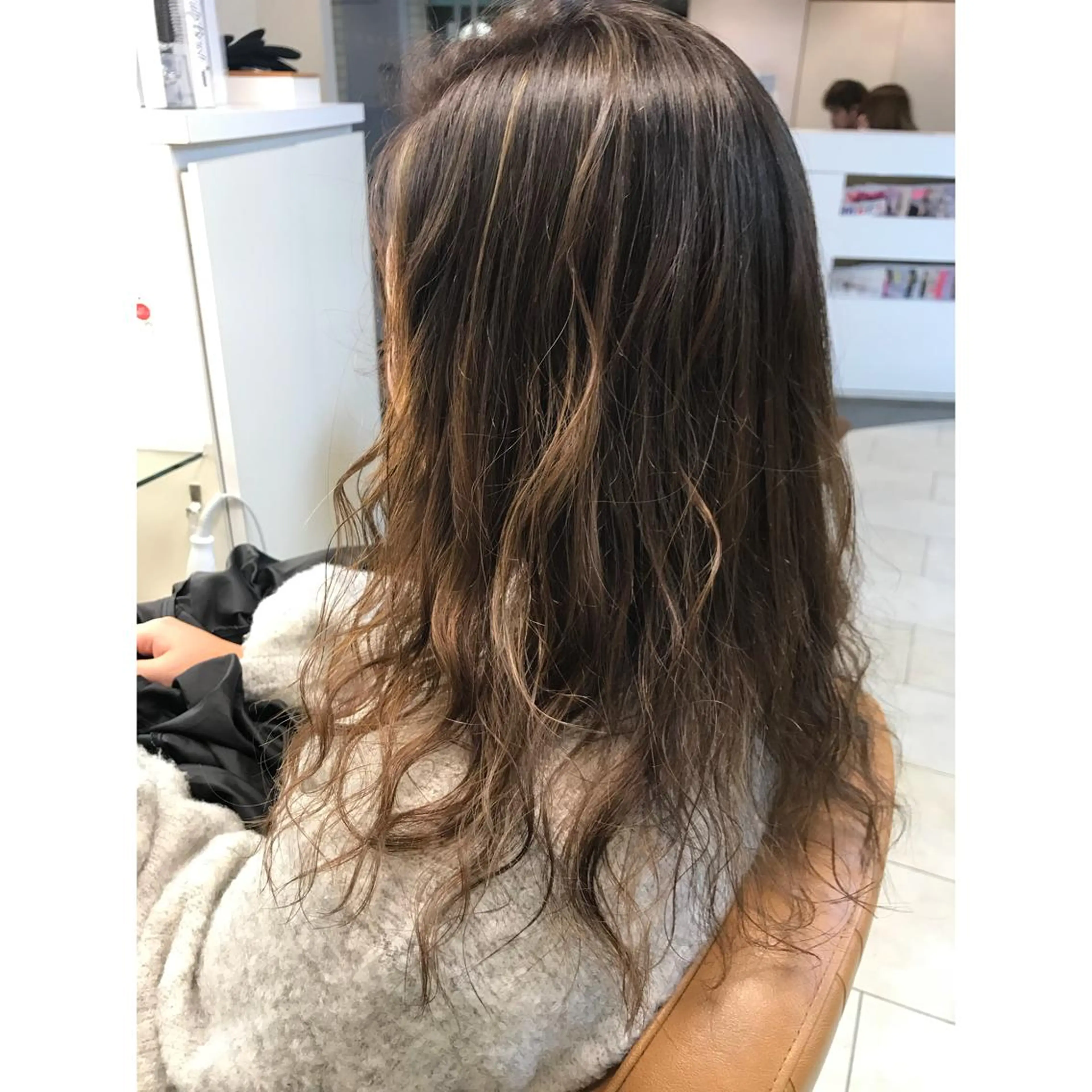 ロング カラー アディクシーカラー ブリーチ ハイライトカラー ハイライト トリートメント 坂西 春果のマツエク・マツパデザイン