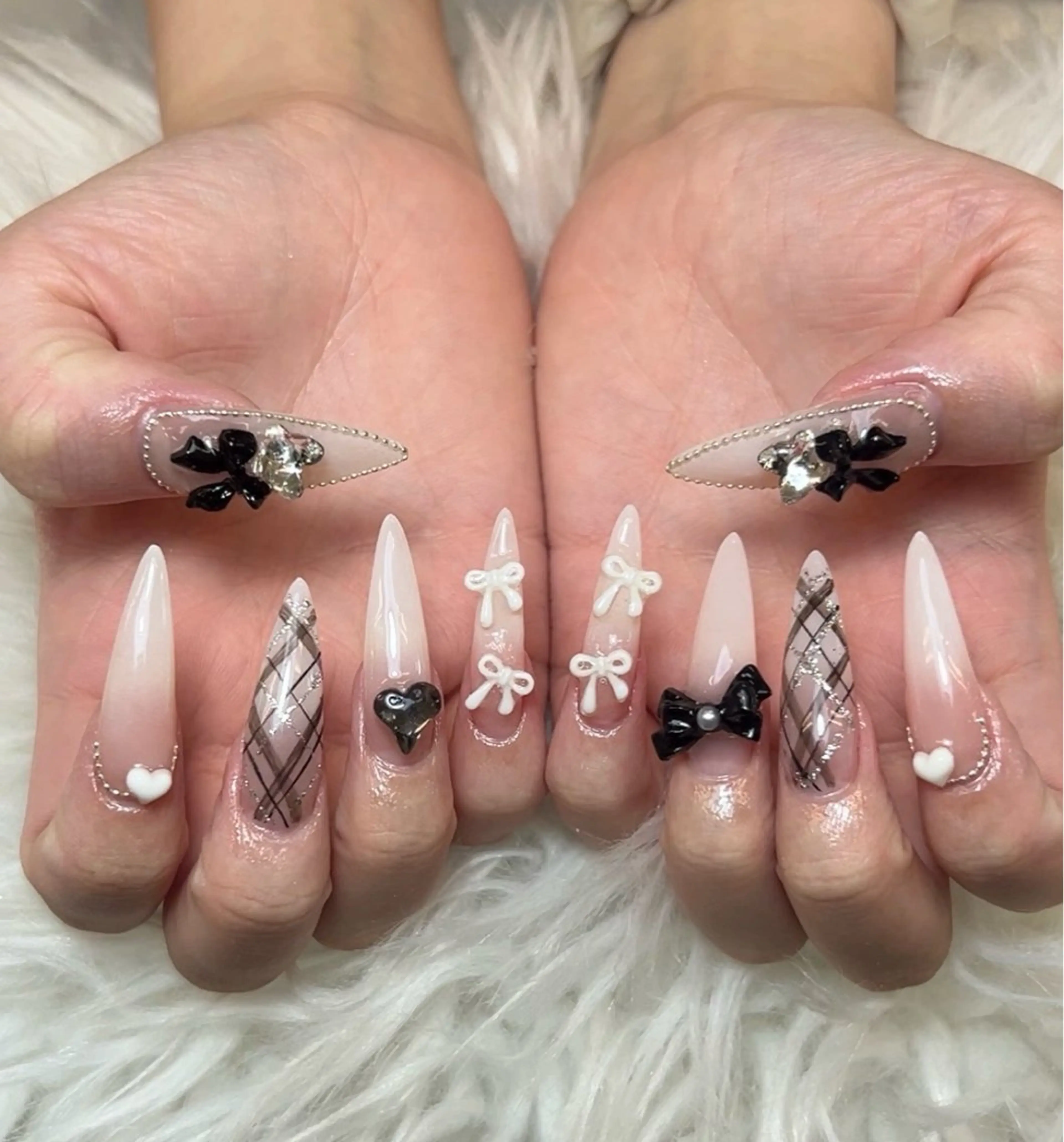 ネイル アートネイル オーロラネイル チークネイル 長さ出し フットネイル ハンドネイル フットネイル ハンドケア Noiranail_ studio川越西口のネイルデザイン