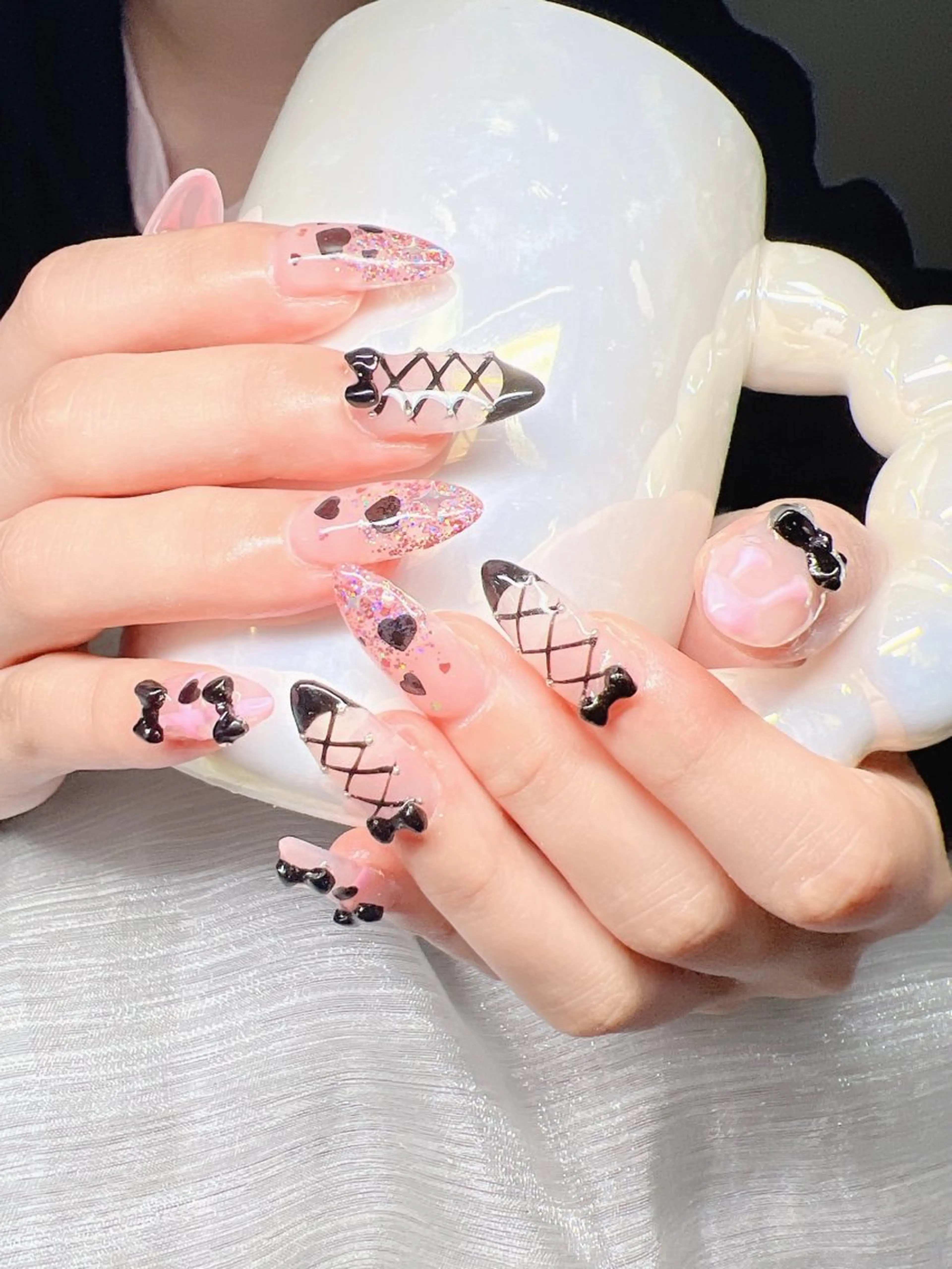 ネイル 長さ出し グラデーション 卒業式 キラキラネイル マグネットネイル Lee Nailsのネイルデザイン