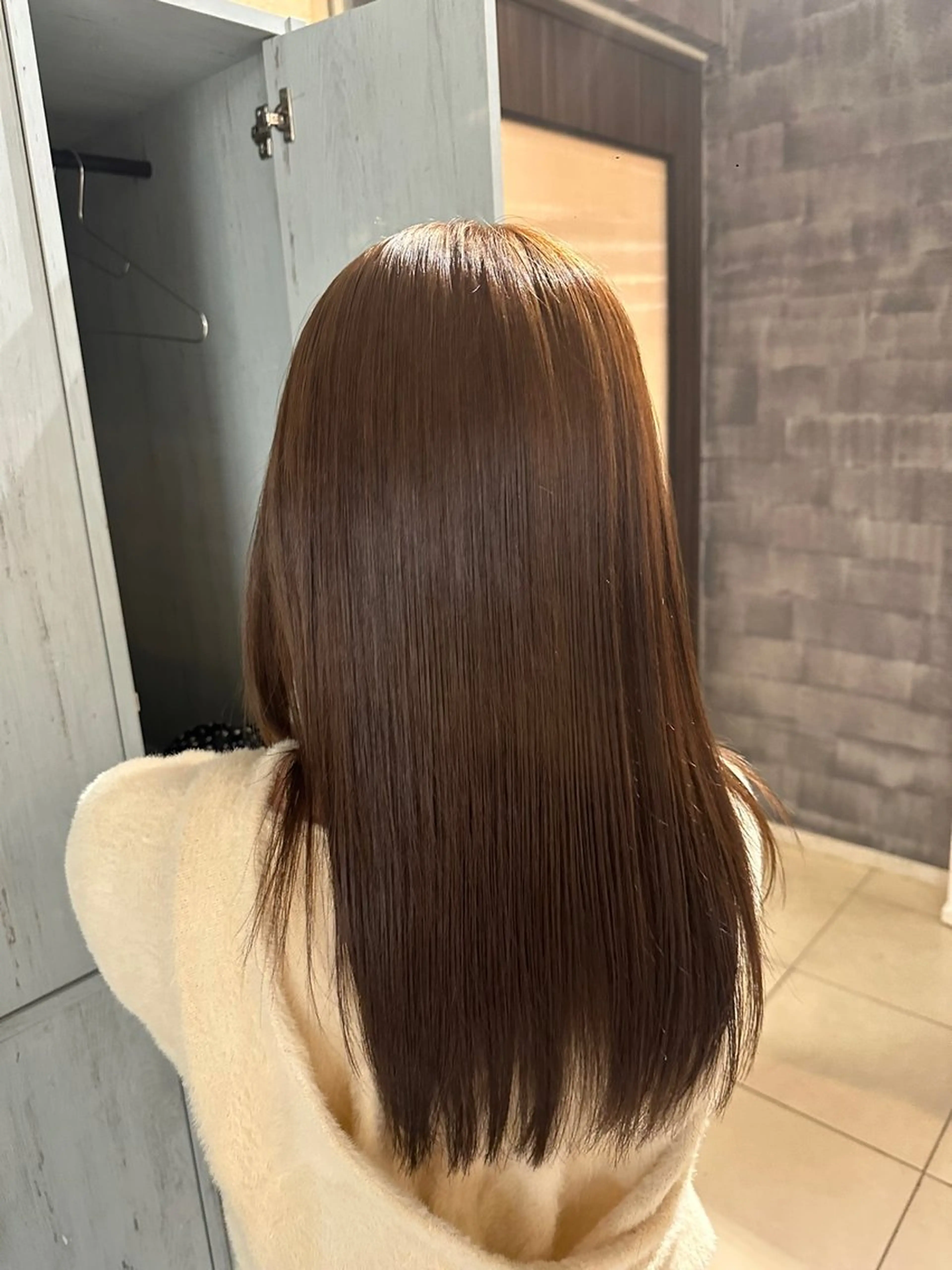 セミロング カラー ブリーチ ブラウンカラー 透明感カラー ナチュラルブラウン ブリーチなしカラー ヘアカラー Laulu 佐藤壮也のヘアスタイル