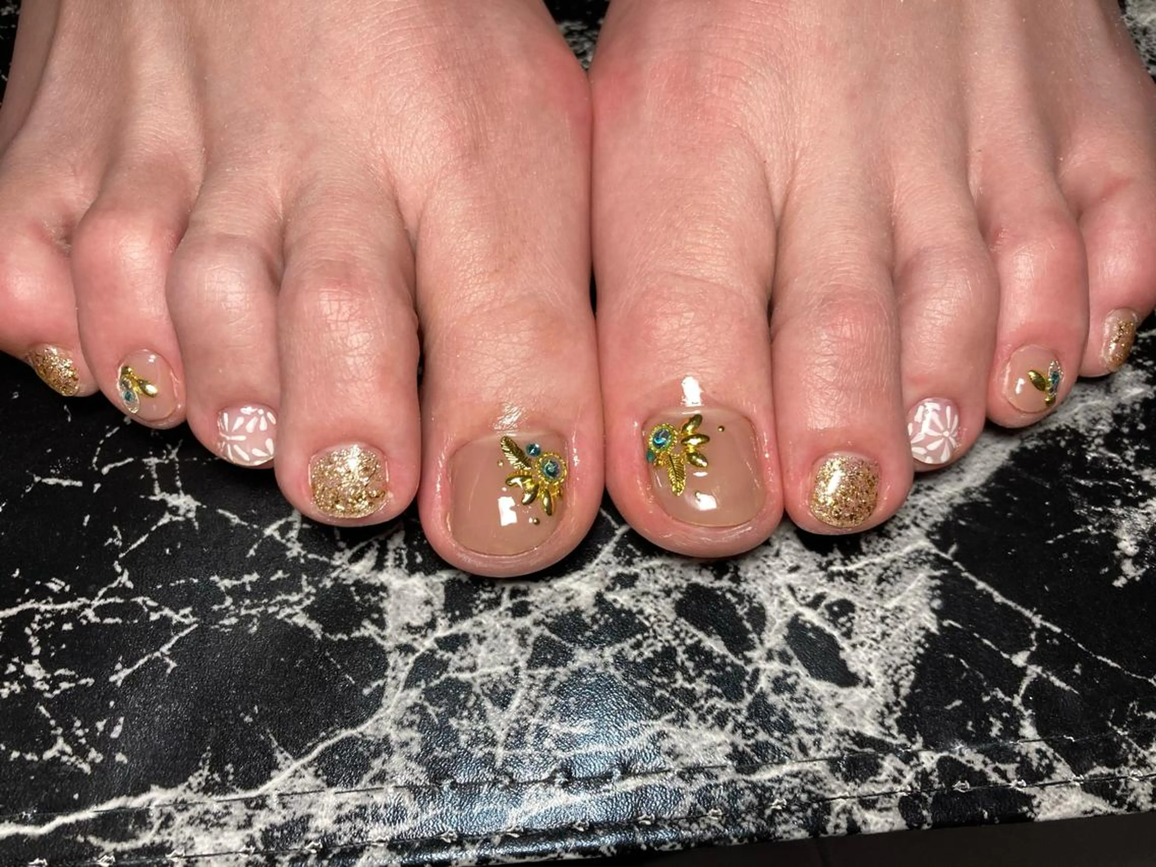 ショート ネイル ハンドネイル フットネイル ✴︎ Delightのネイルデザイン