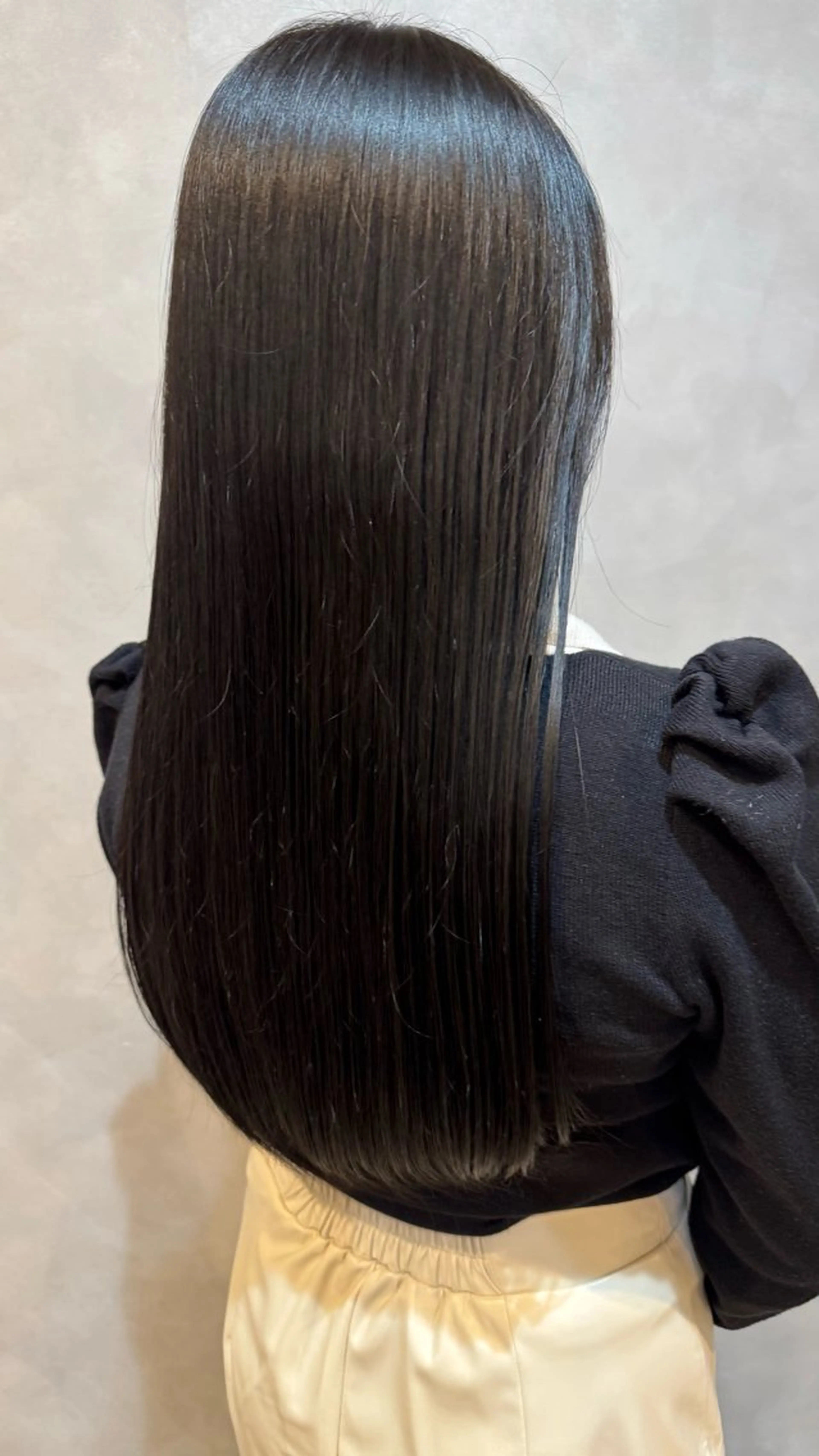 ロング カラー 黒髪 ブルーカラー ブルーブラック トリートメント ヘアカラー SUNTOWN所属・岩﨑 リョウタのヘアスタイル