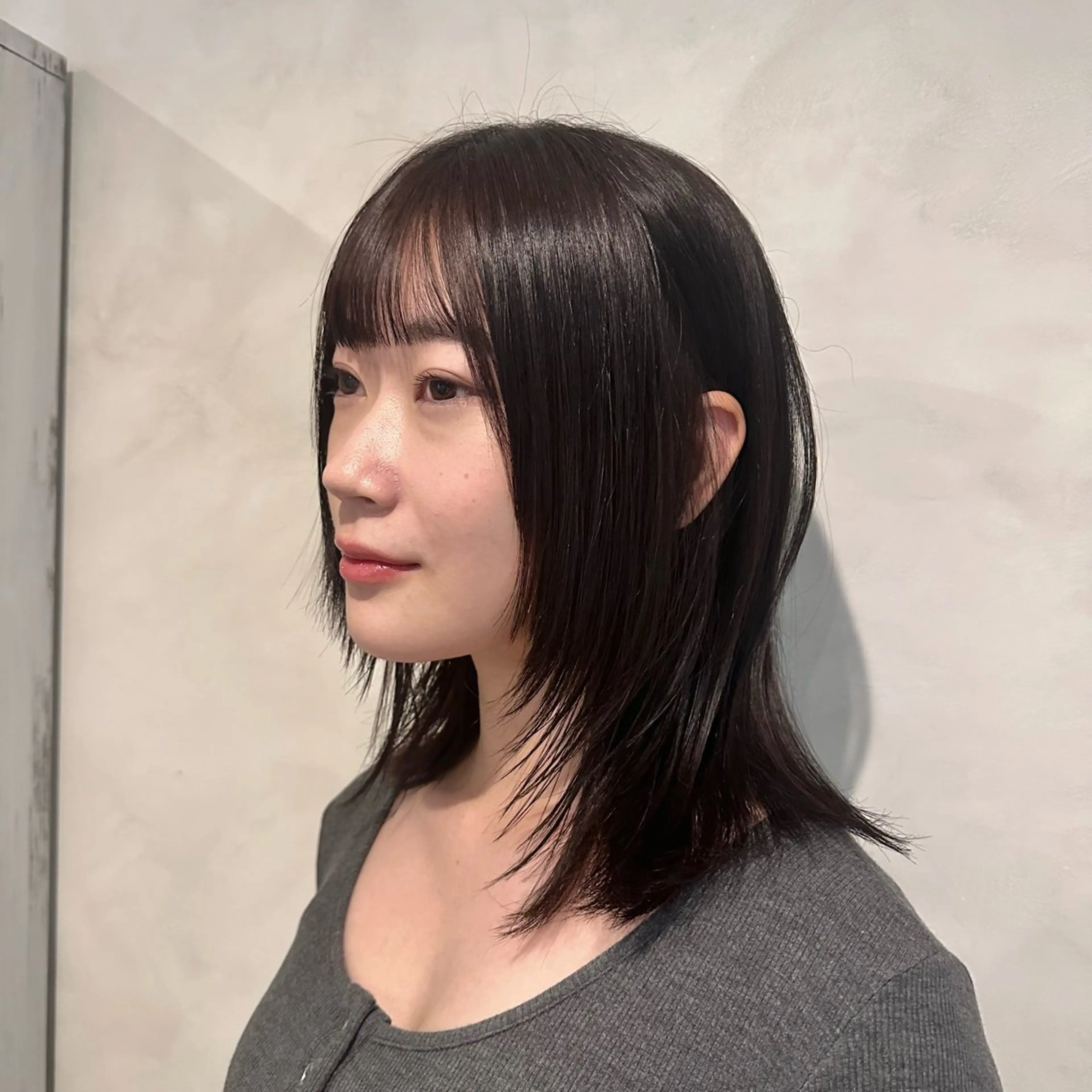 セミロング 顔まわりレイヤー 顔周りカット レイヤーカット カット トリートメント Yuki☺︎パーマ レイヤーカットのヘアスタイル