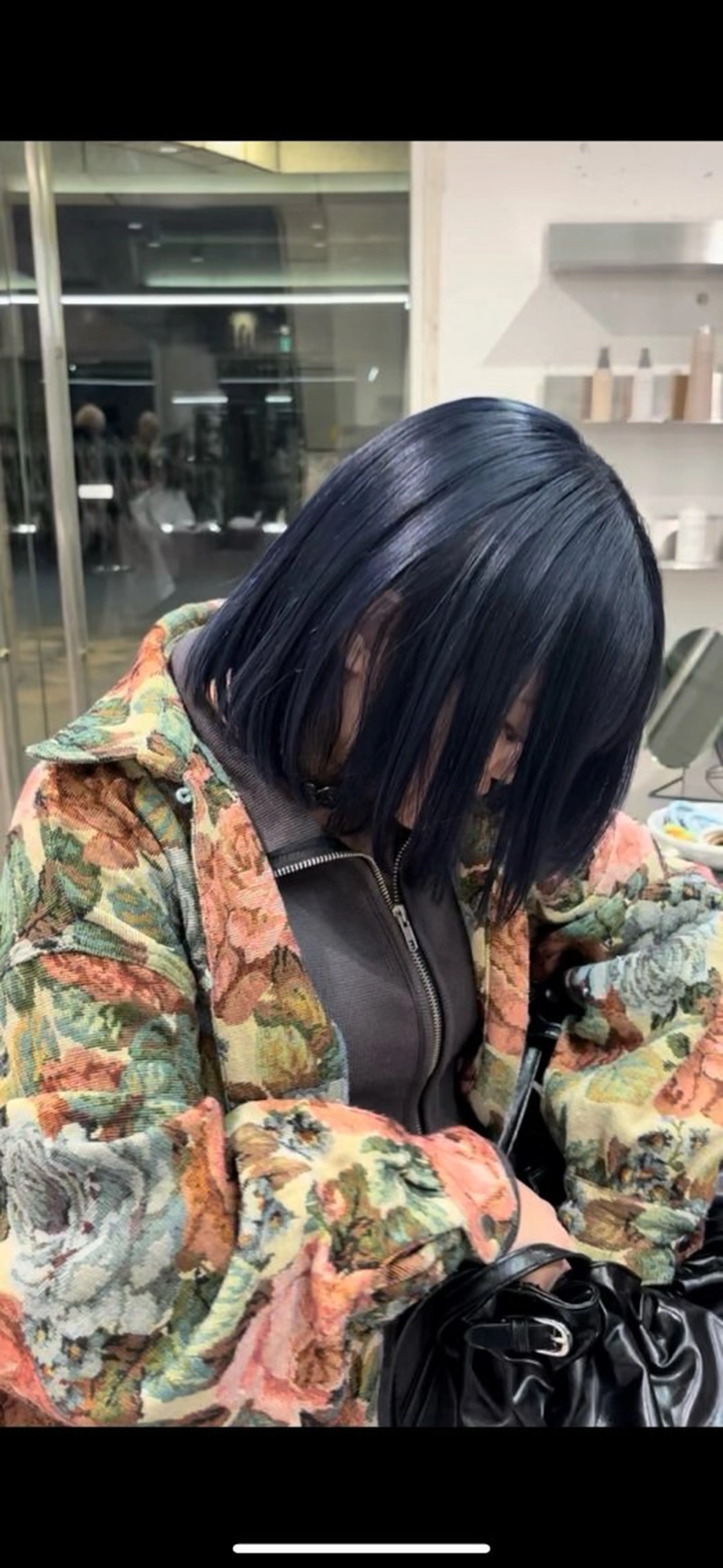 ショート カラー 黒髪 ブルーカラー ブルーブラック RiSA ★のヘアスタイル