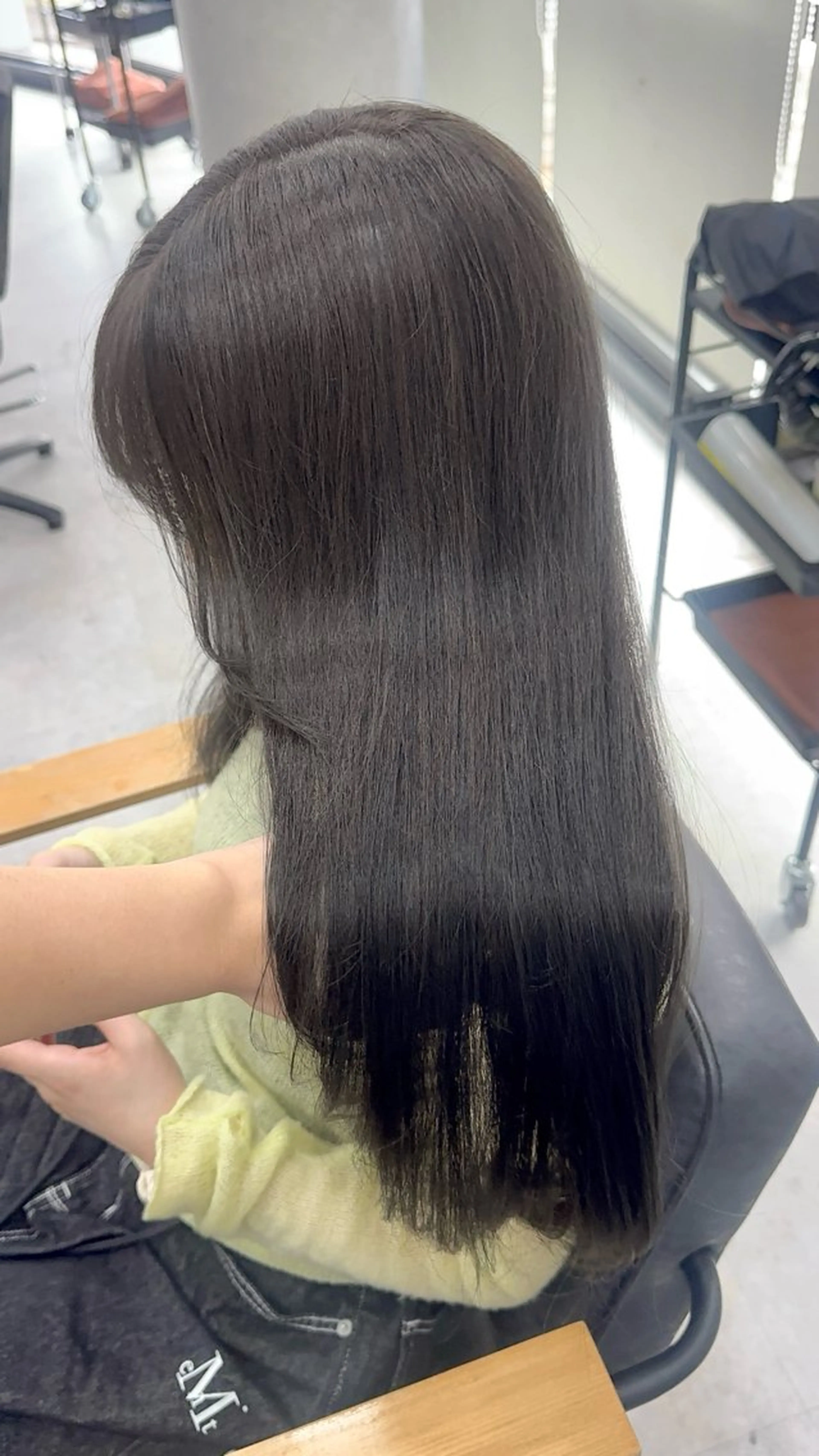 ロング カラー アッシュ アッシュブラウン ベージュカラー 黒髪 ブリーチ ヘアカラー トリートメント 赤み無し柔らかカラー 【梅田】madokaのヘアスタイル