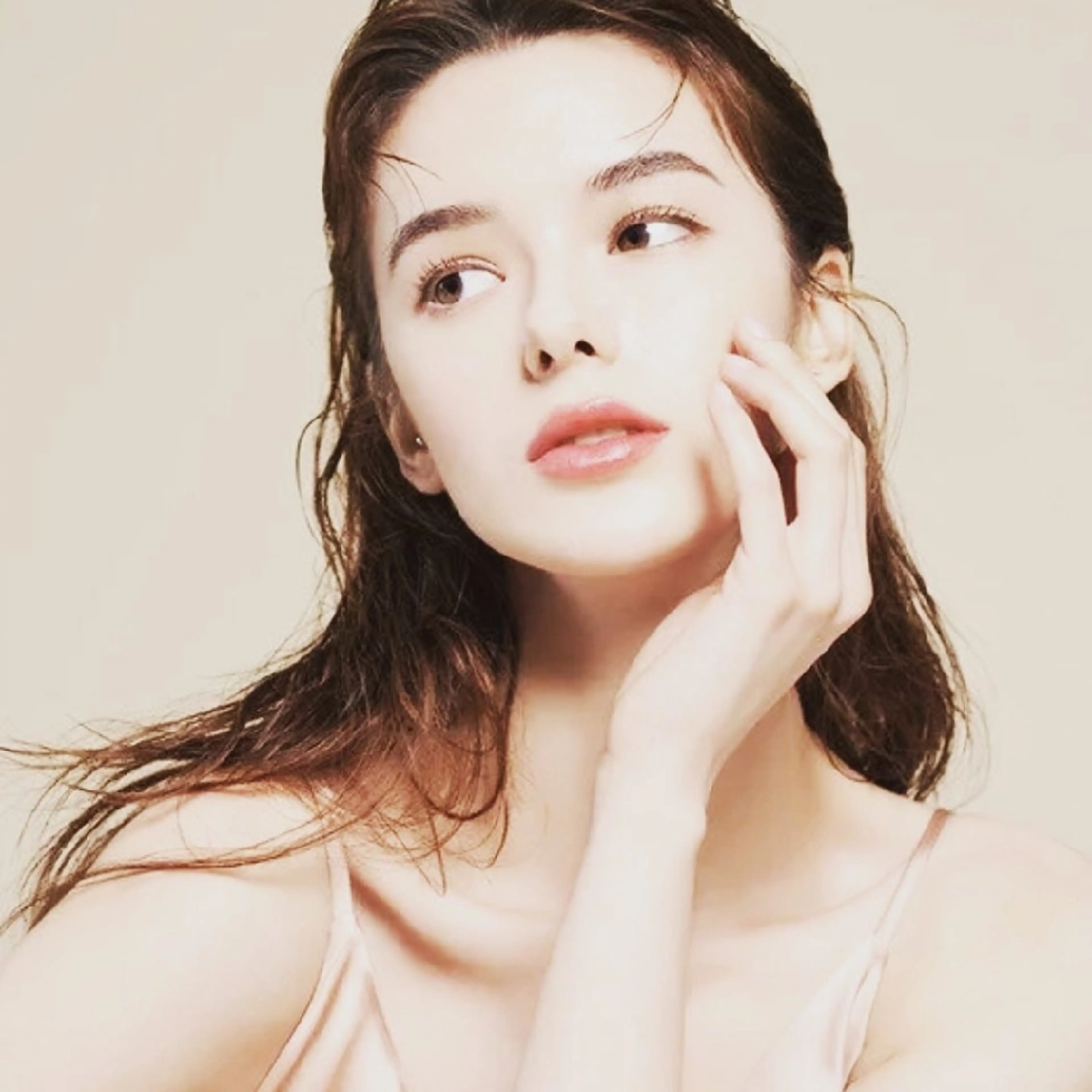 ネイル ブライダルネイル ホワイト aliaハーブ水光店 エステティシャン募集のエステ・リラクイメージ