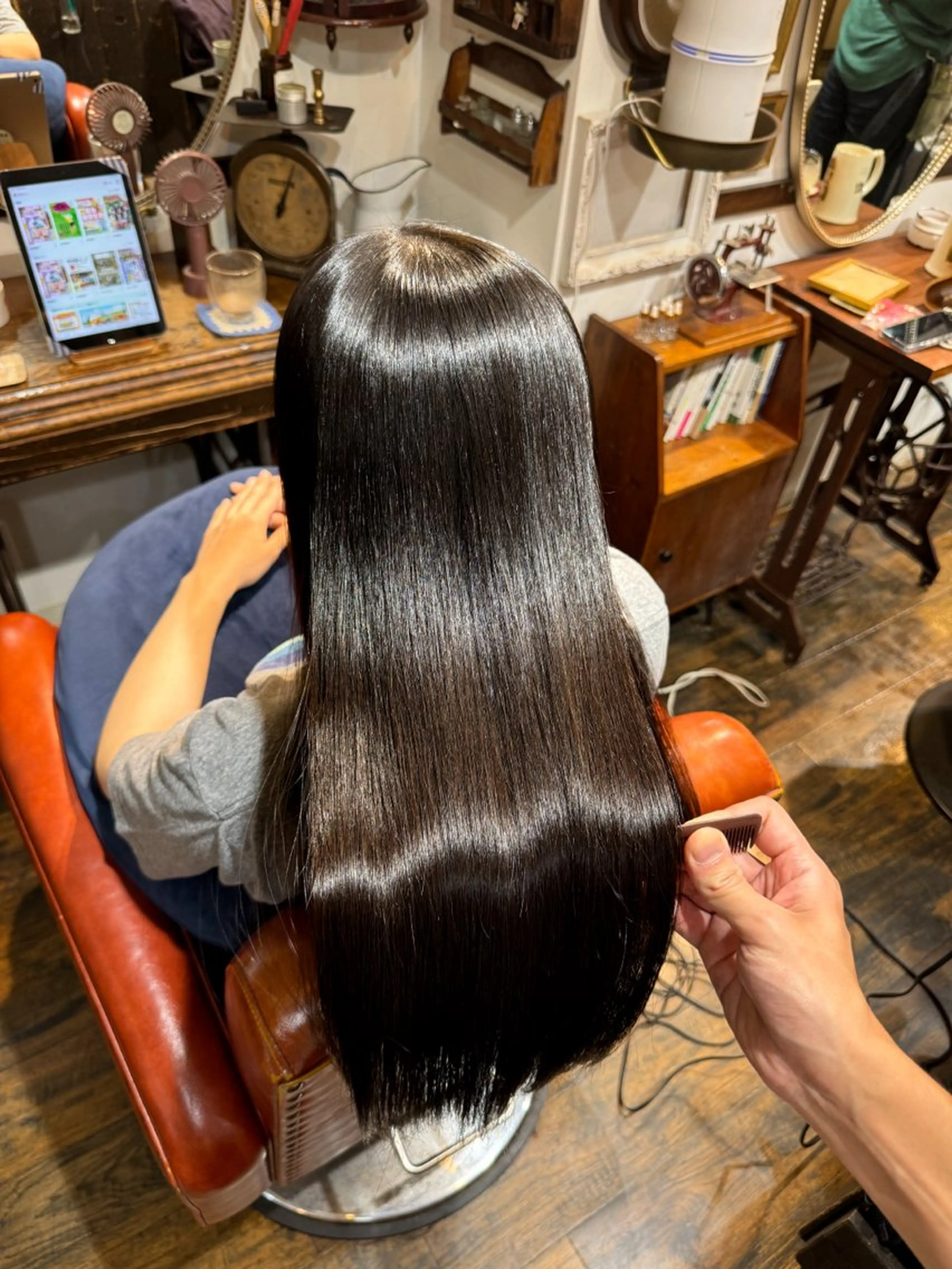 ロング カラー パーマ くせ毛 髪質改善 縮毛矯正 トリートメント ストレートパーマ 飯田 実歩(じっぽ)のヘアスタイル