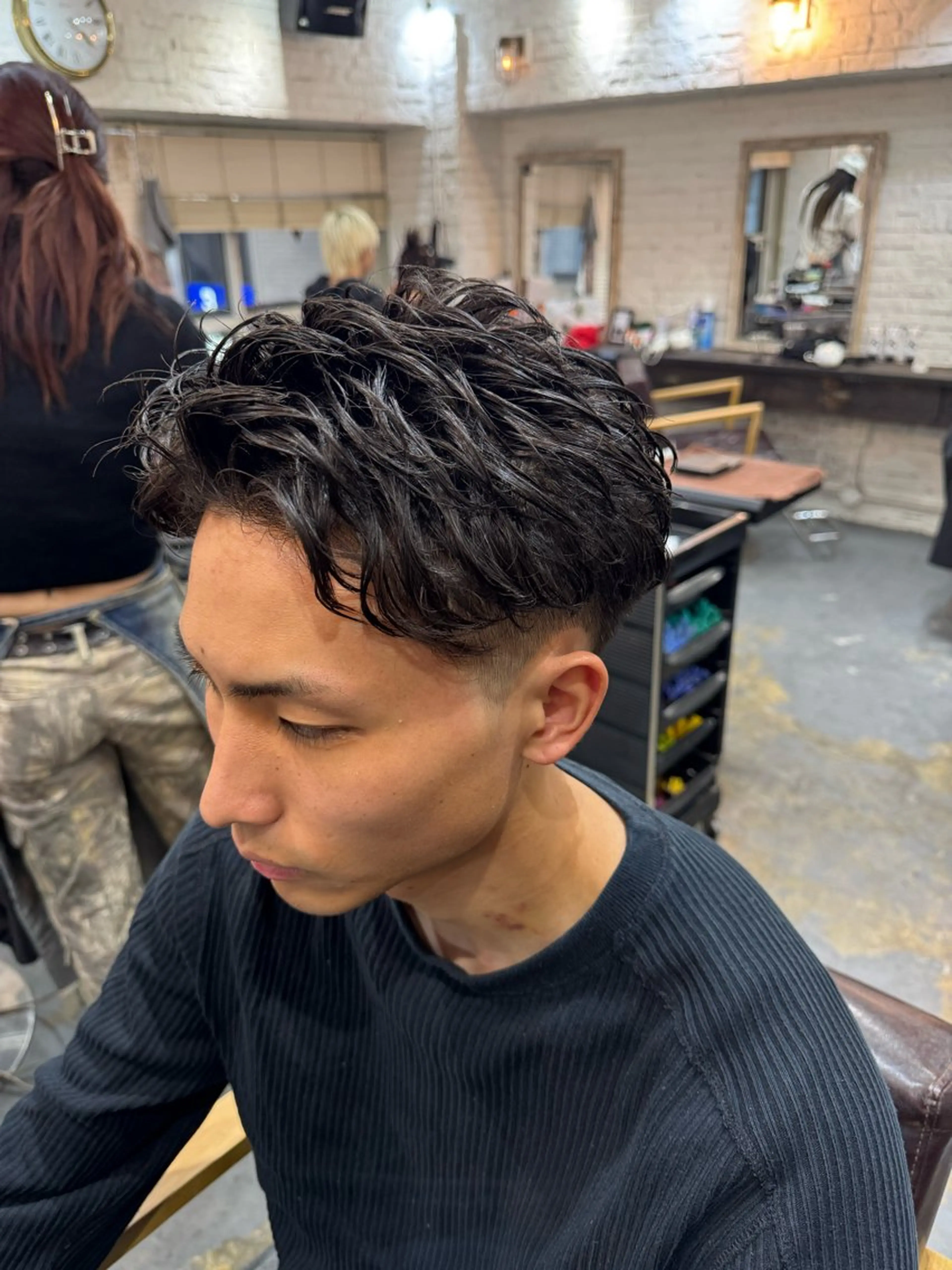 ショート パーマ メンズ センターパート ダウンパーマ フェードカット メンズハイライト メンズパーマ カット パーマ トリートメント 💈メンズ特化💈 TASUKUのヘアスタイル