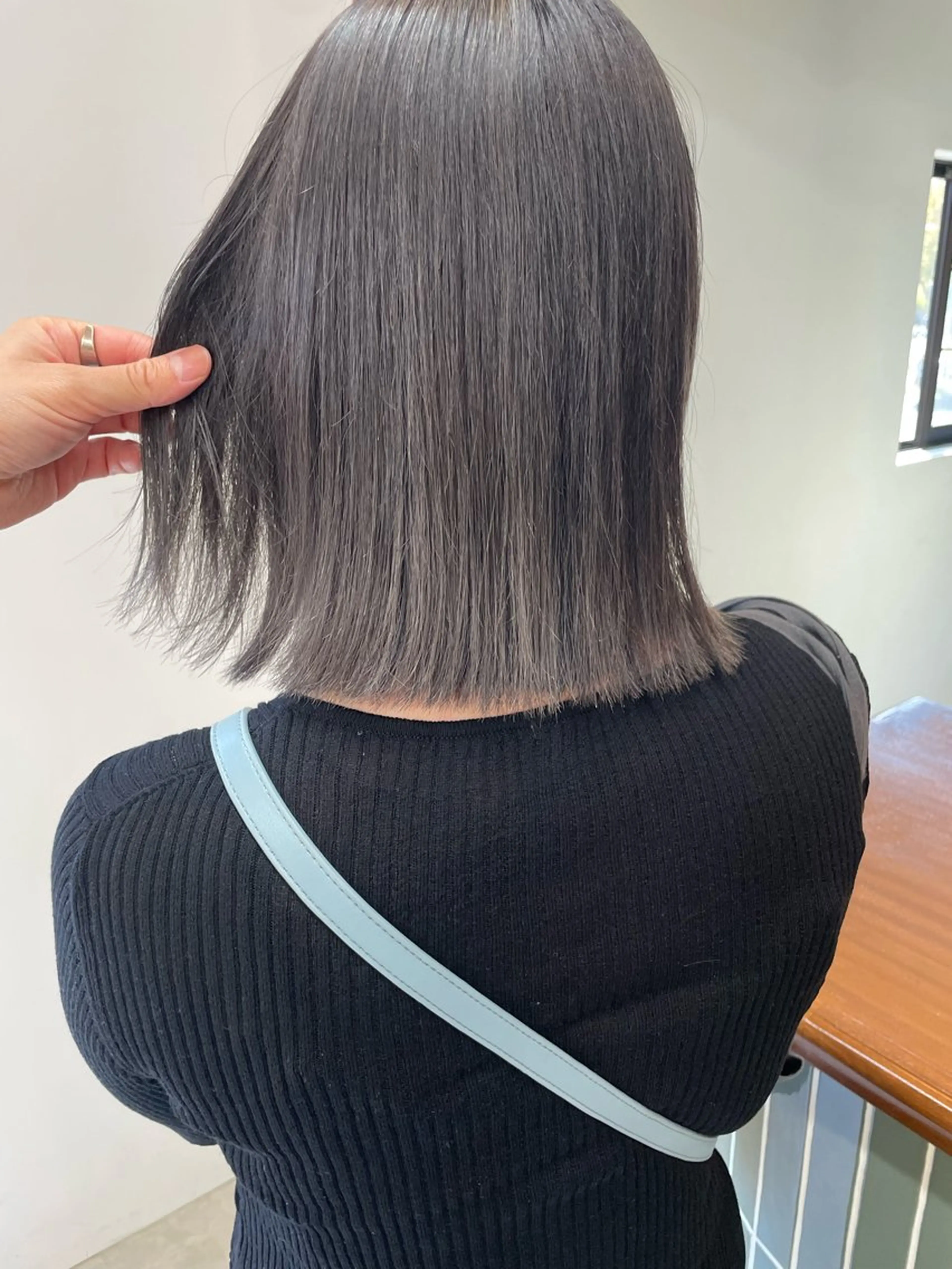 ミディアム カラー ブリーチ グレージュ ボブ 五十嵐 雄毅のヘアスタイル