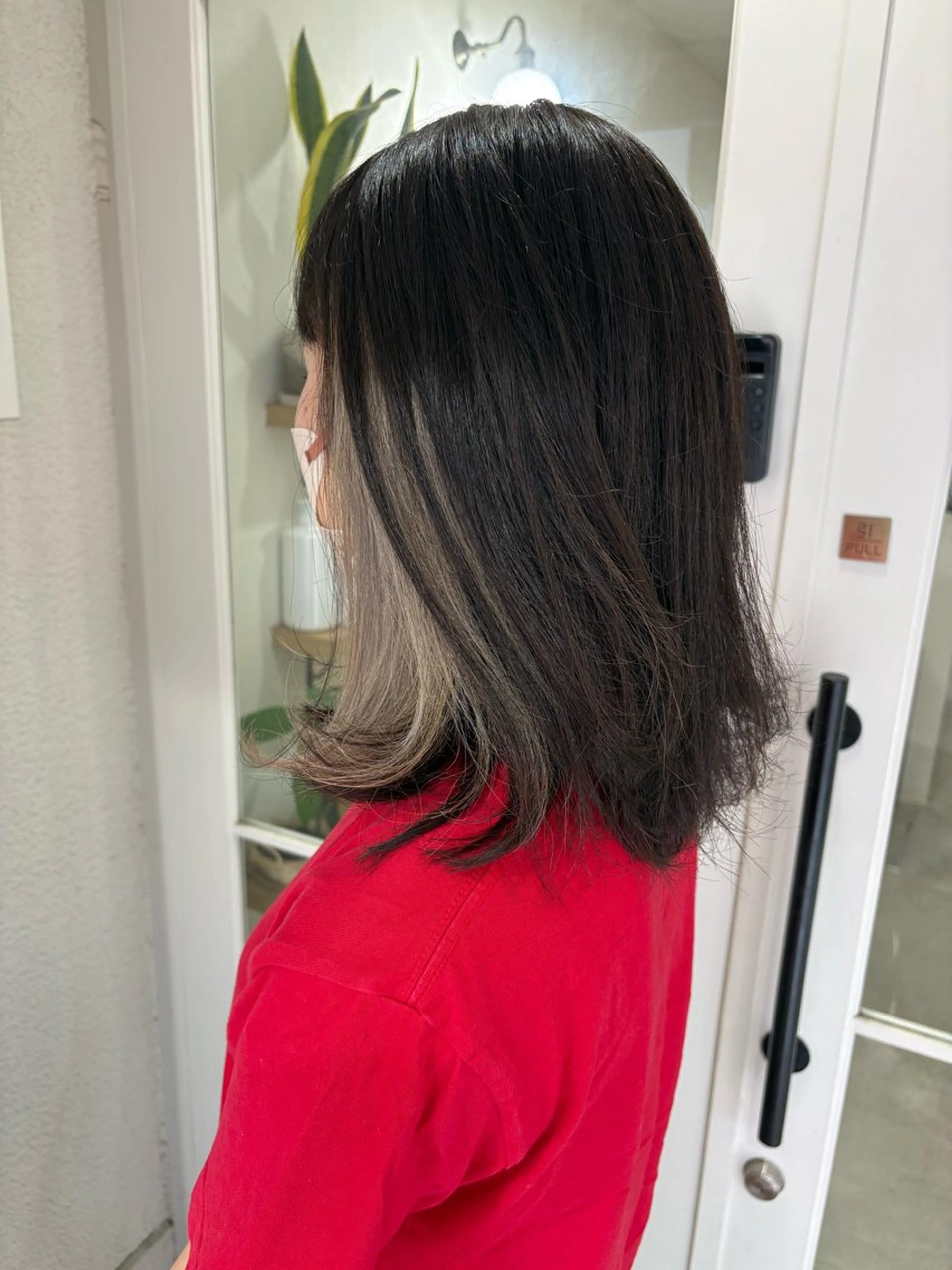 ミディアム カラー インナーカラー 西 千穂乃のヘアスタイル