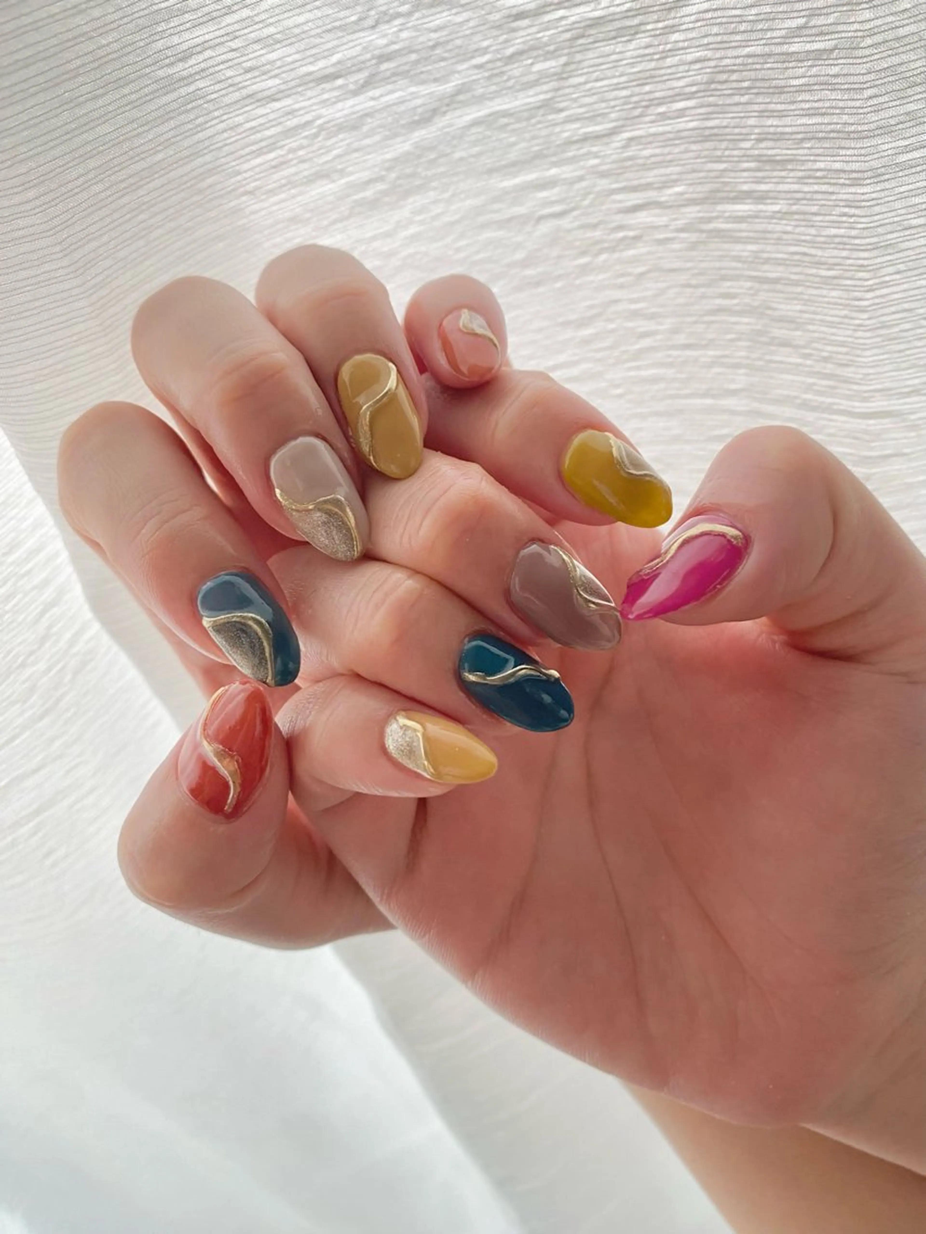 ネイル マグネットネイル ミラーネイル ニュアンスネイル ハンドネイル ëmma nail_ by chulaのネイルデザイン