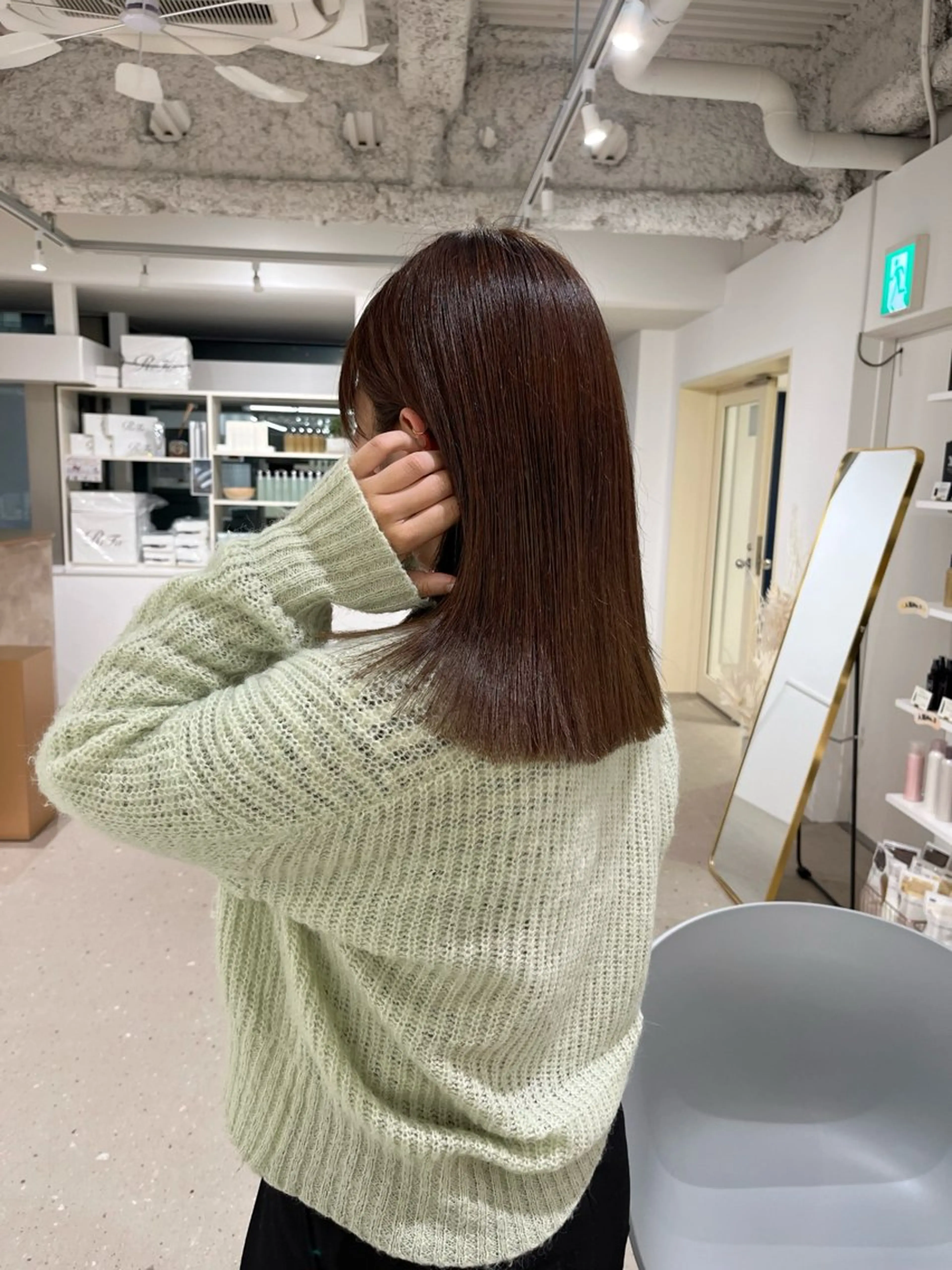 ミディアム カラー 阪本 桃のヘアスタイル