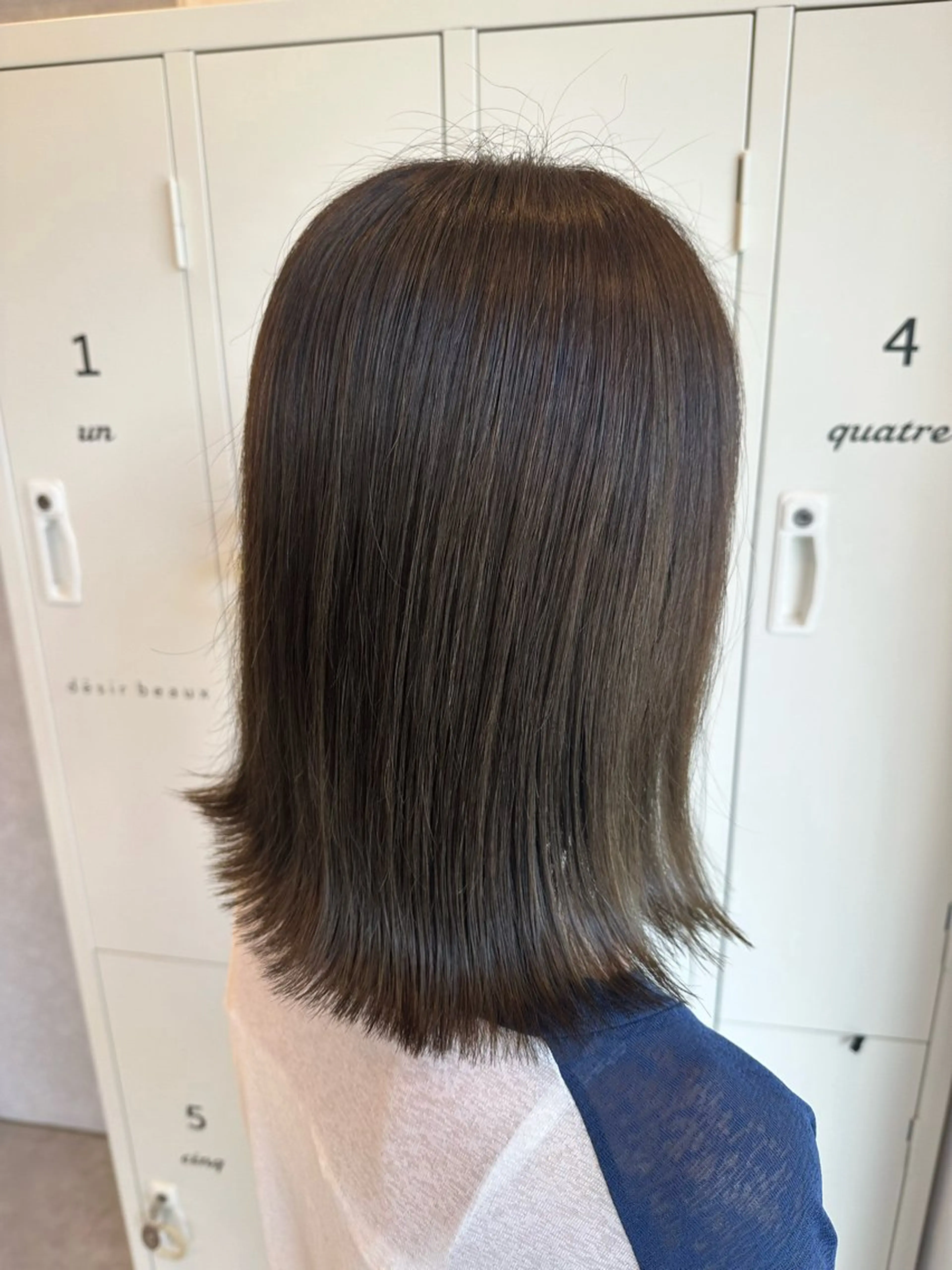 ミディアム desirbeaux 佐藤愛のヘアスタイル