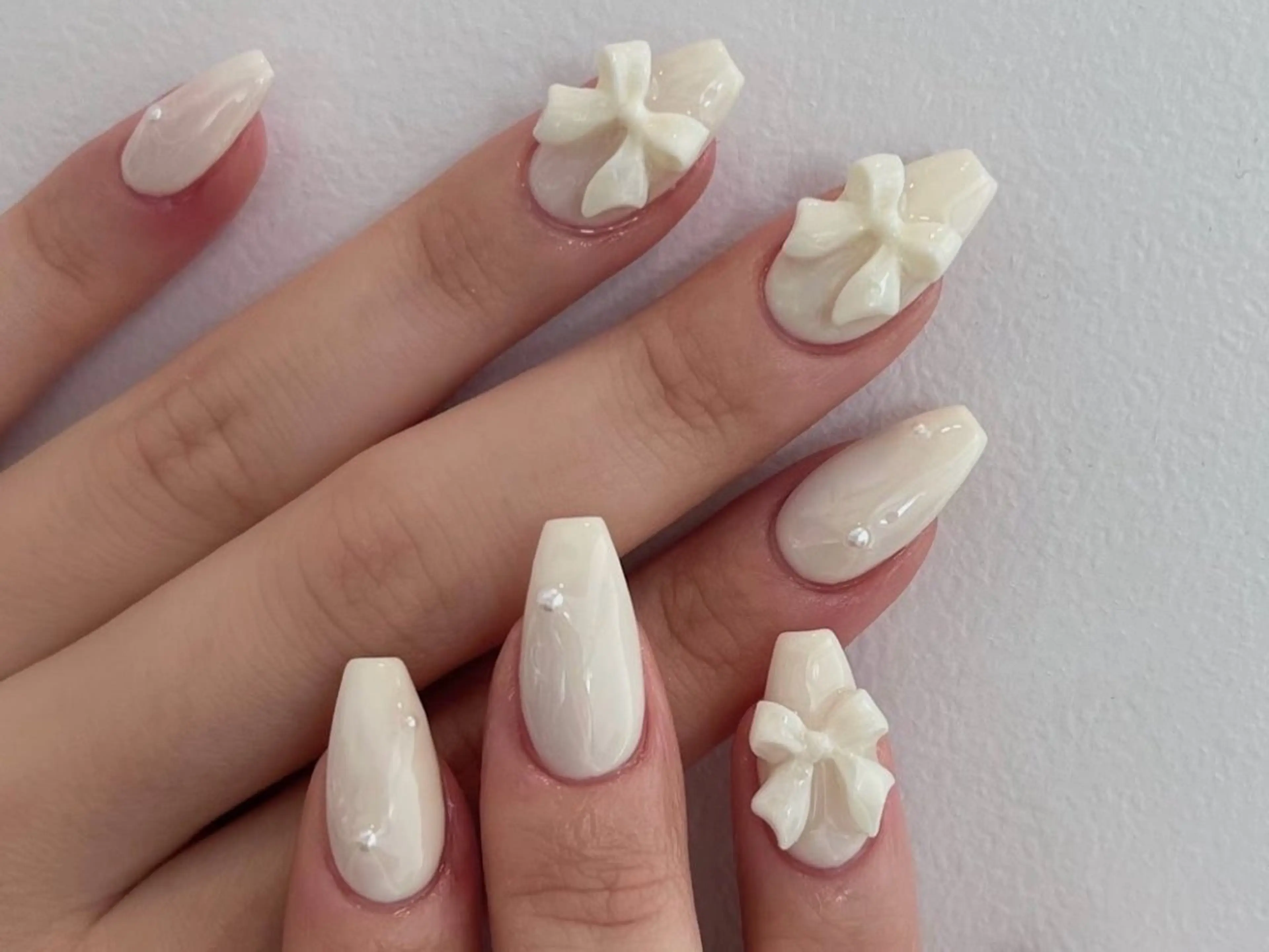 ネイル ワンカラーネイル リボン 夏ネイル Venus nail チップ長さだし専門店のネイルデザイン