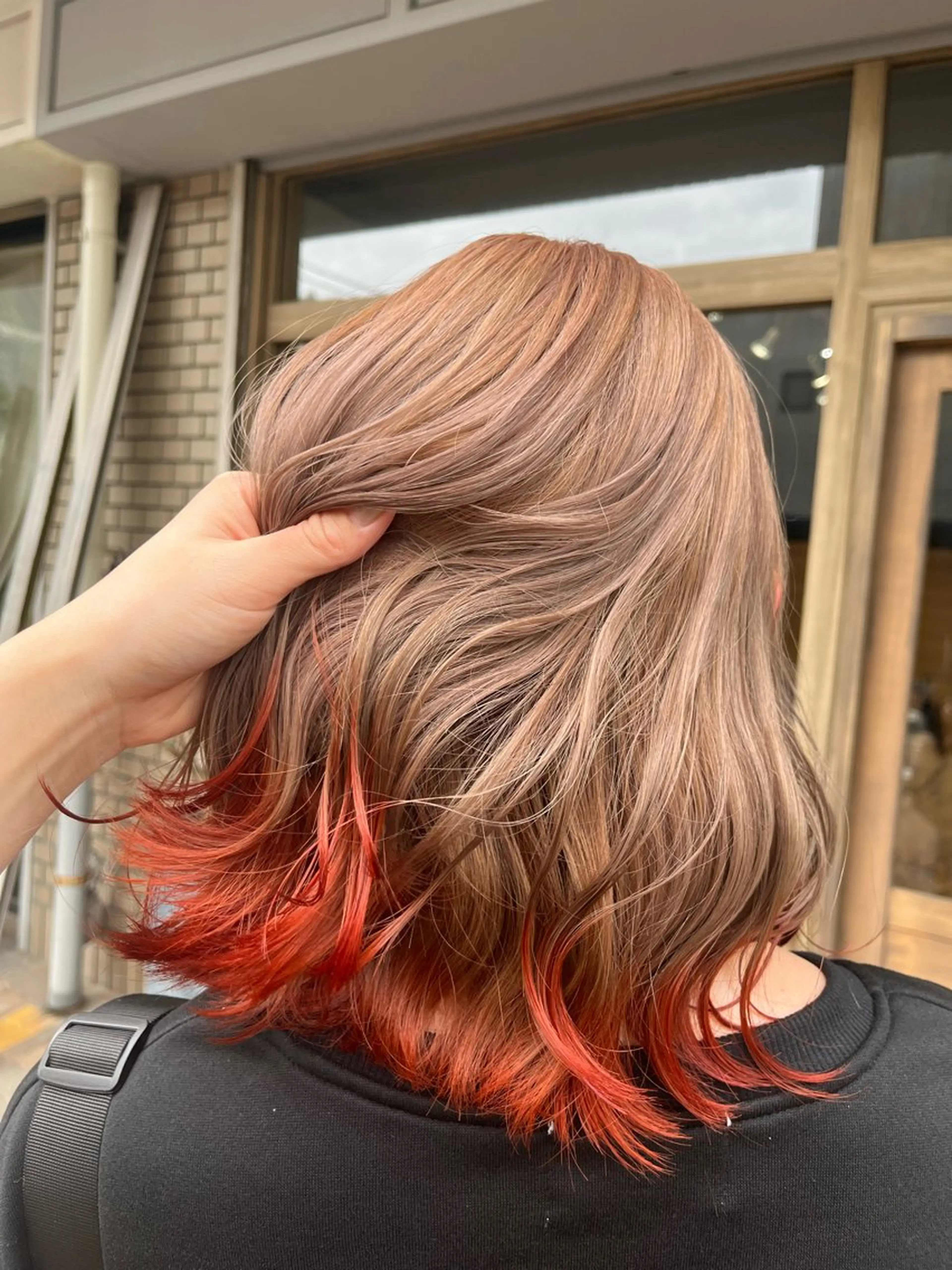 ミディアム カラー ヘアカラー 透明感ハイトーン🦄 キラ🌈のヘアスタイル