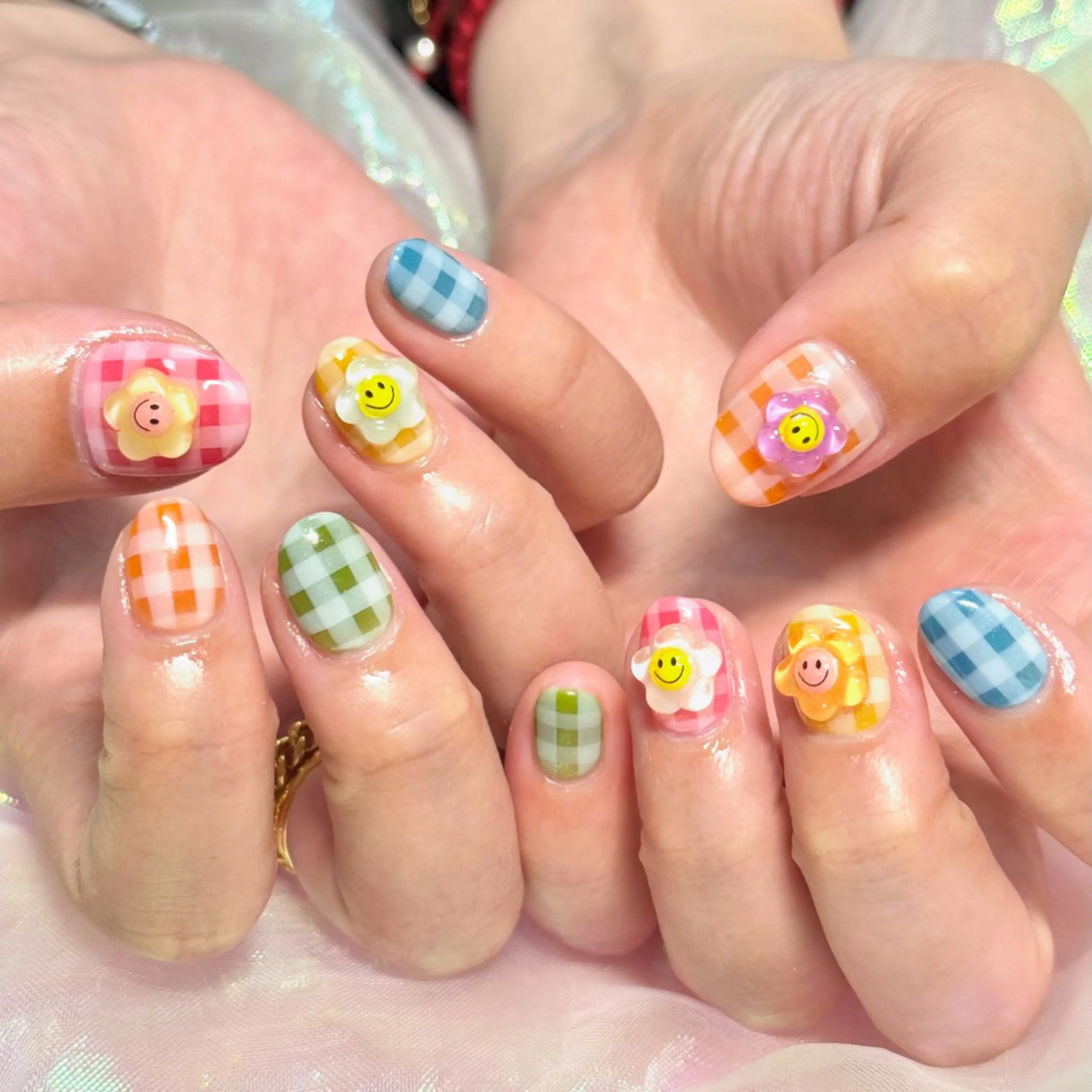 ネイル フラワーネイル ハンドネイル OKIKA所属・【OKIKA】 らん🦖🌈🧡のマツエク・マツパデザイン