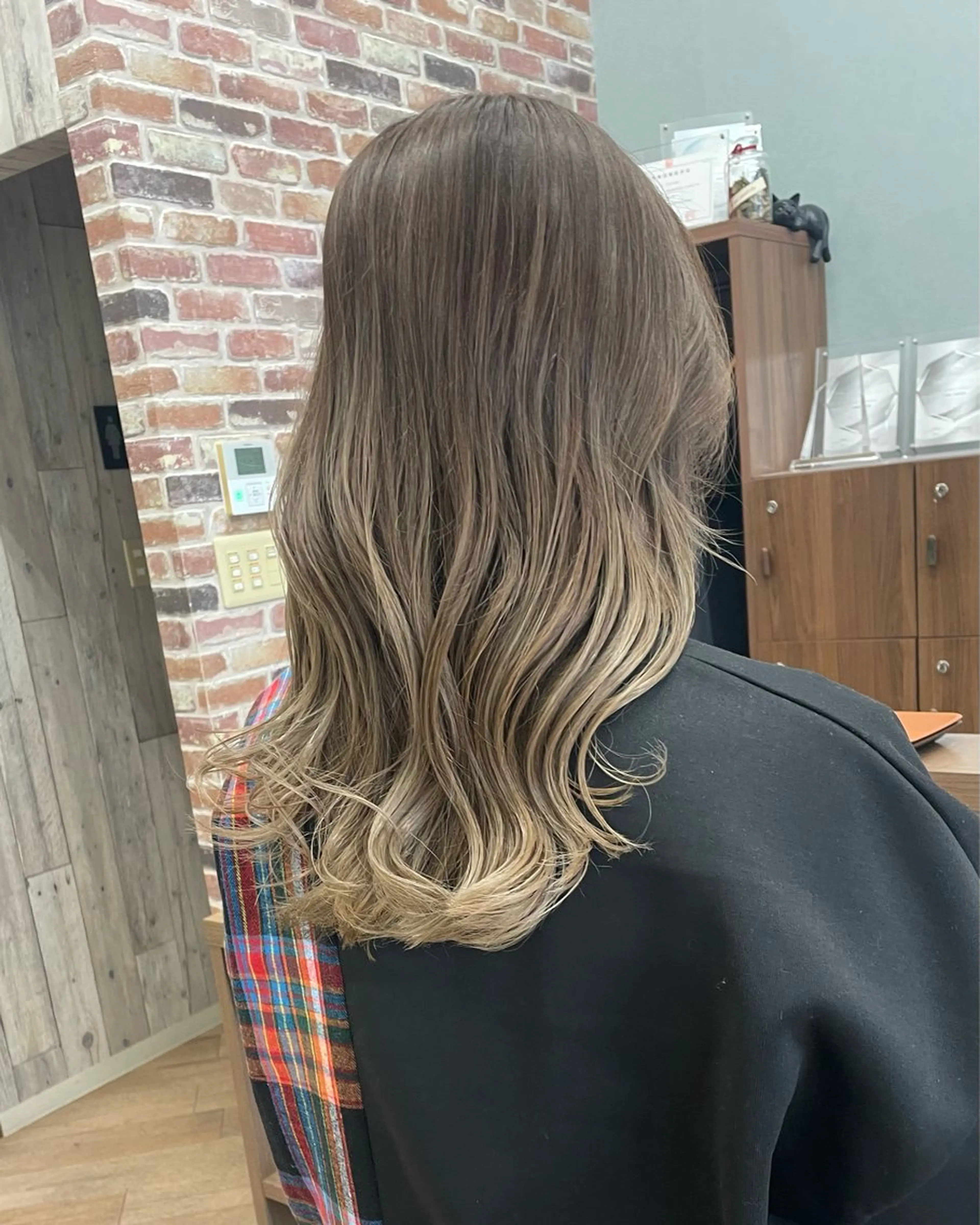 セミロング カラー グラデーションカラー シミズ カエデ🍁のヘアスタイル