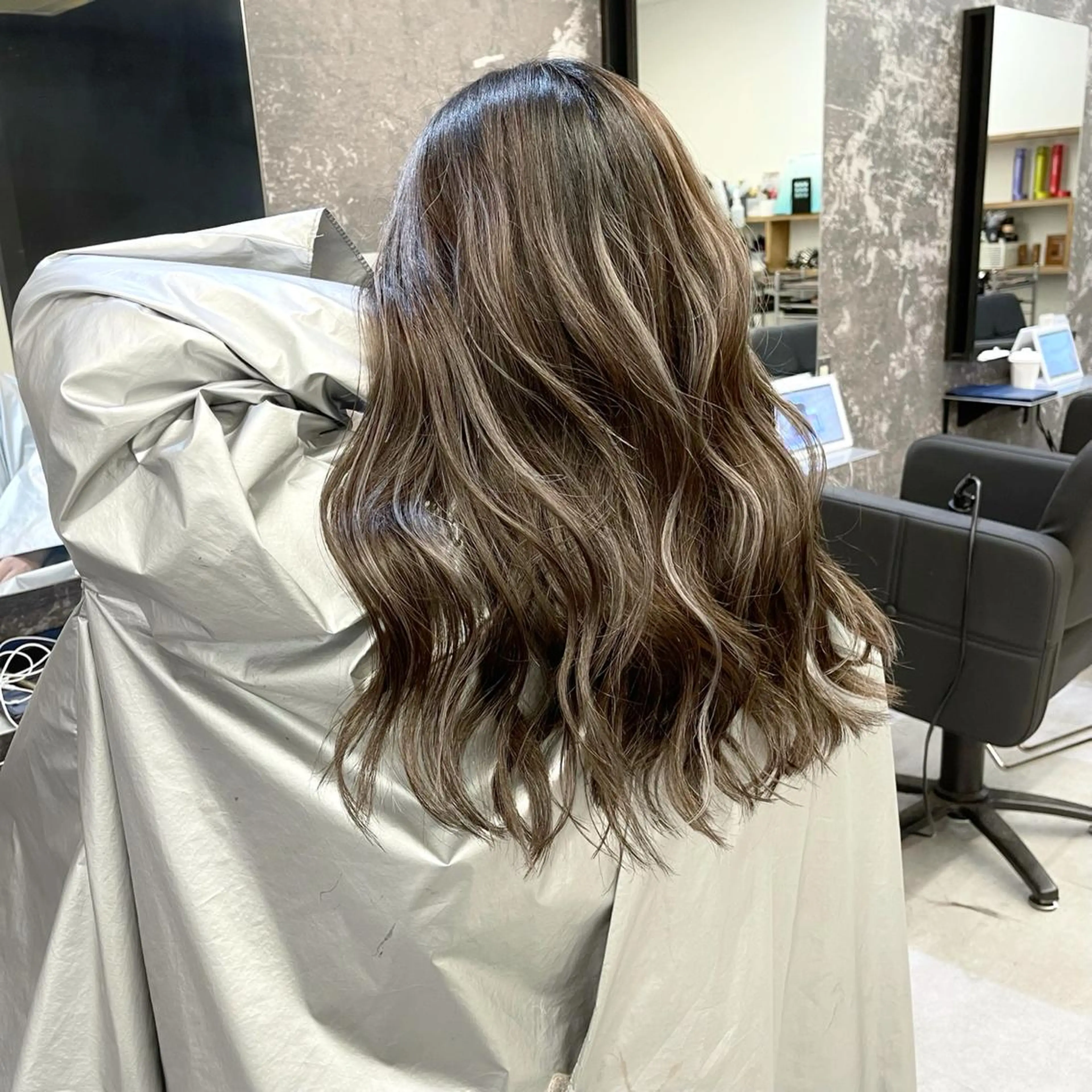 セミロング カラー ヘアアレンジ バレイヤージュ デザインカラー ハイライトカラー 外国人風カラー ハイライト アンドウ ユウ/ レイヤーカット/韓国のヘアスタイル