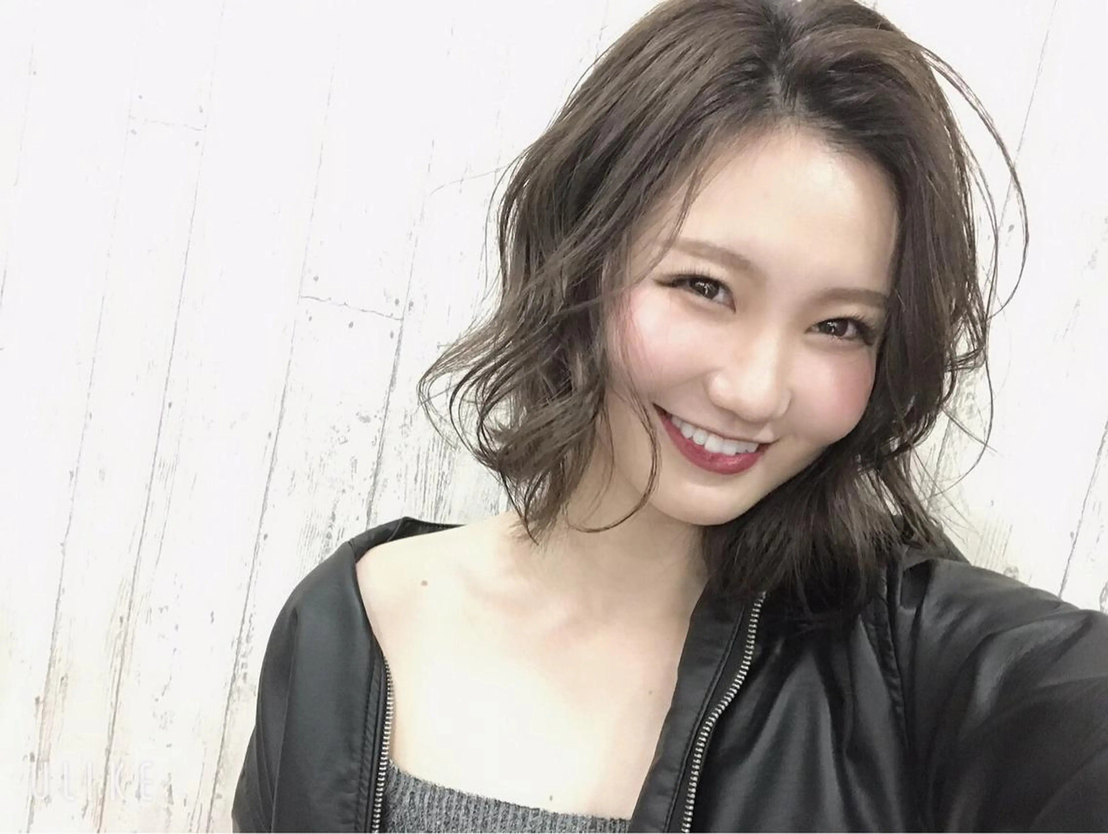 ミディアム LANI OOSAKAのヘアスタイル