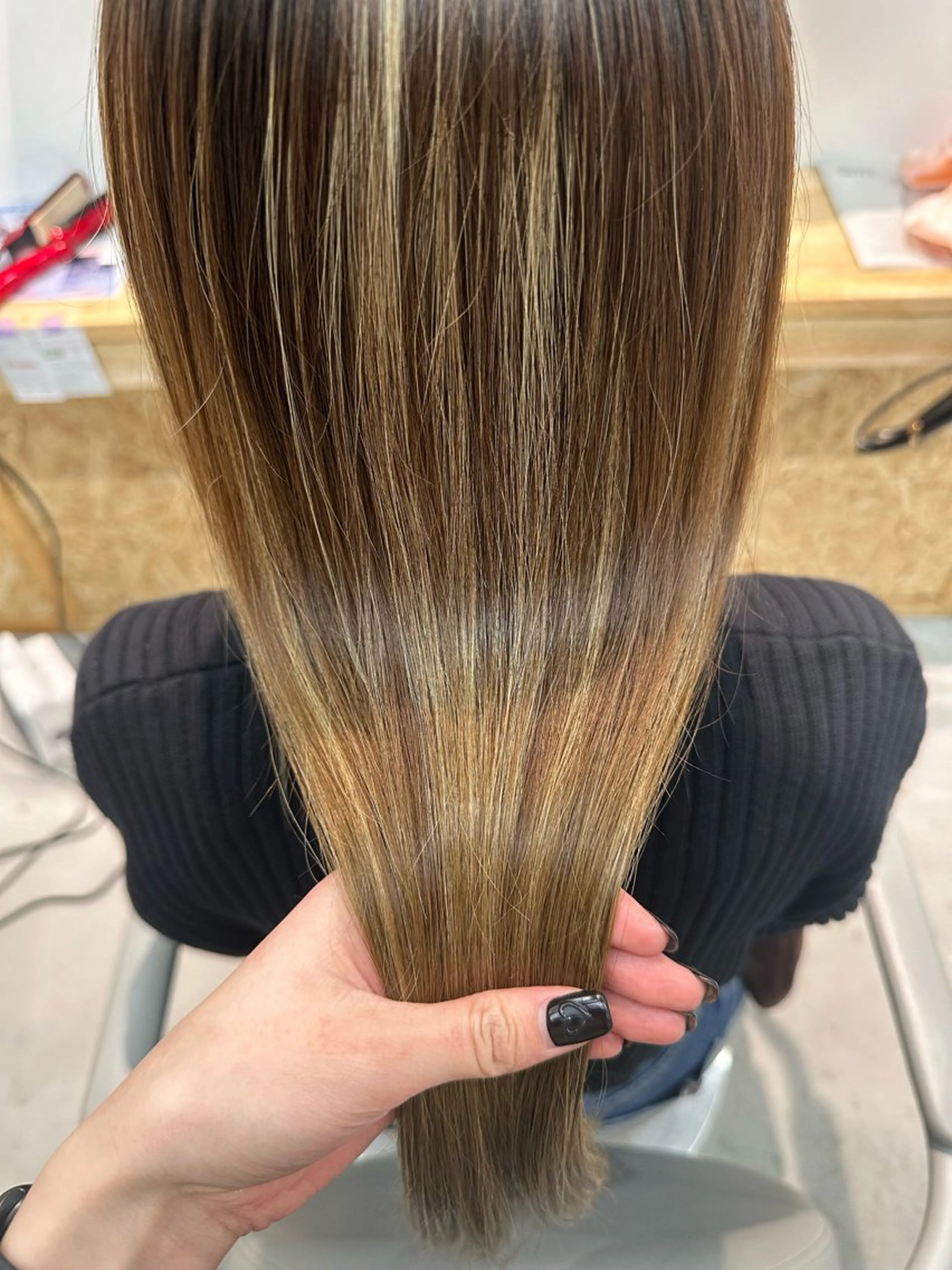 ロング カラー ブリーチ ハイライトカラー ハイライト 松本 莉央のヘアスタイル
