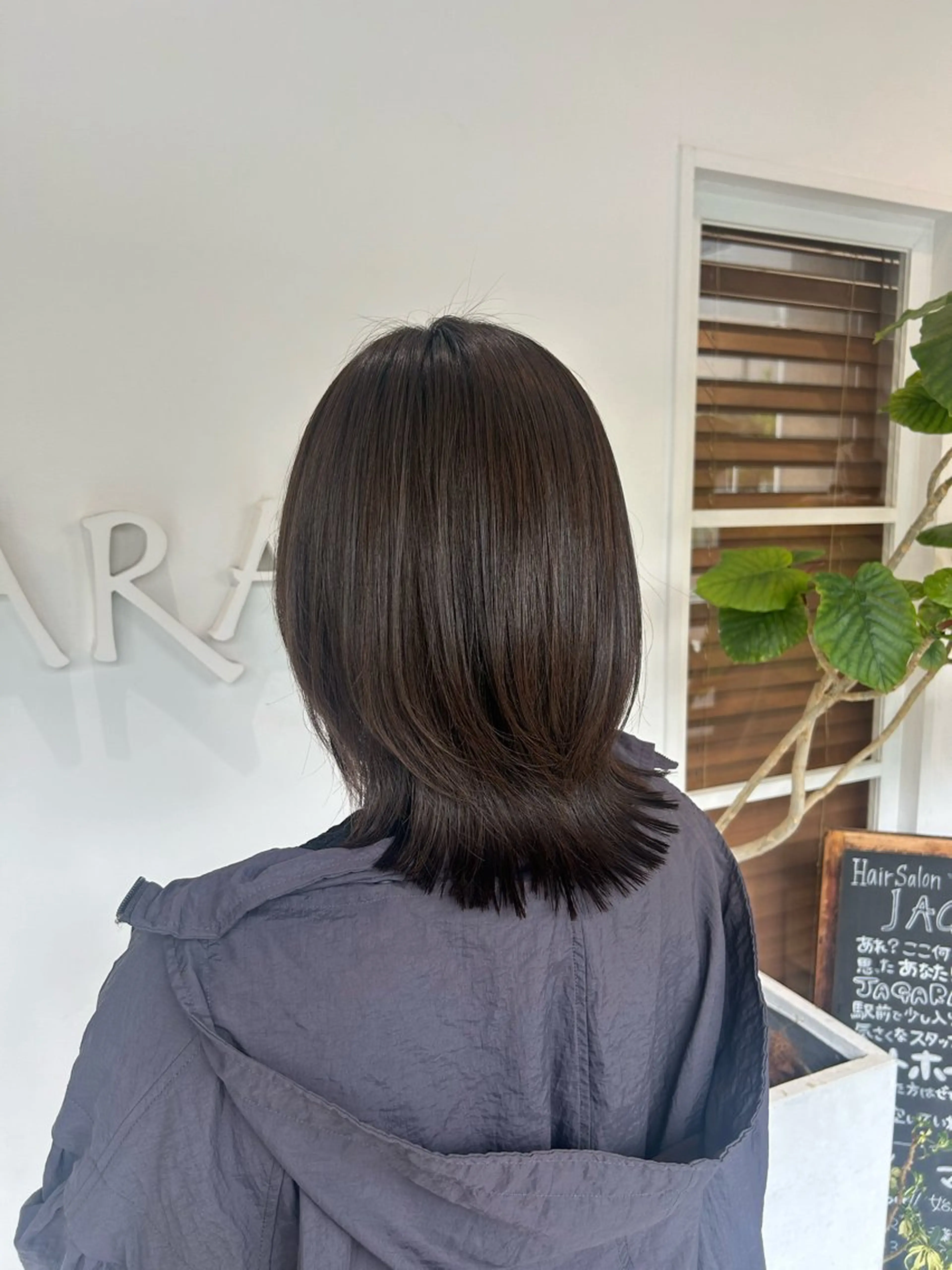 セミロング レイヤーカット ツヤ感オリーブカラー /mei✨️のヘアスタイル