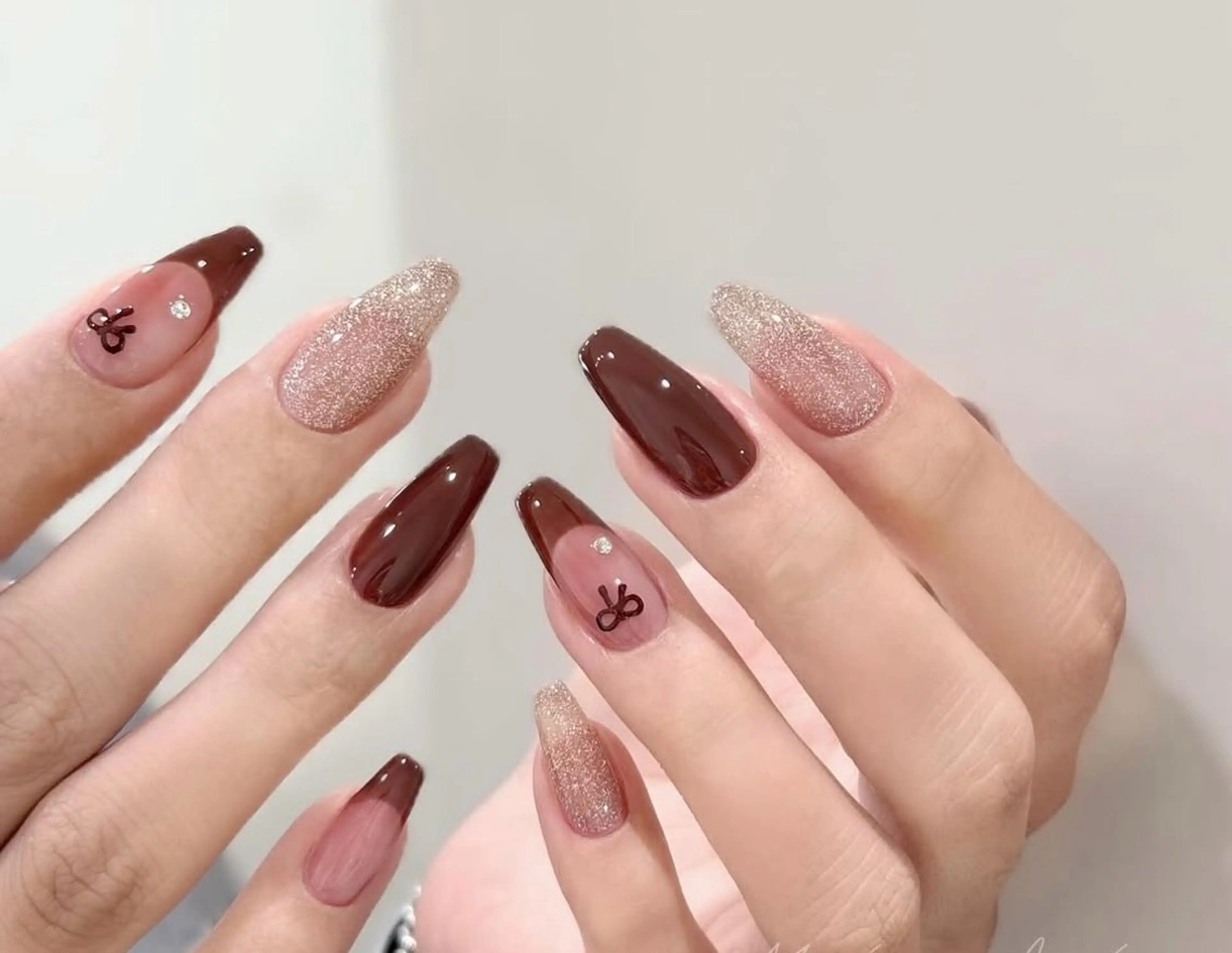 ネイル フラッシュネイル 持ち込み リボン シンプルネイル ハンドネイル JISOO ANA.CHUOのネイルデザイン