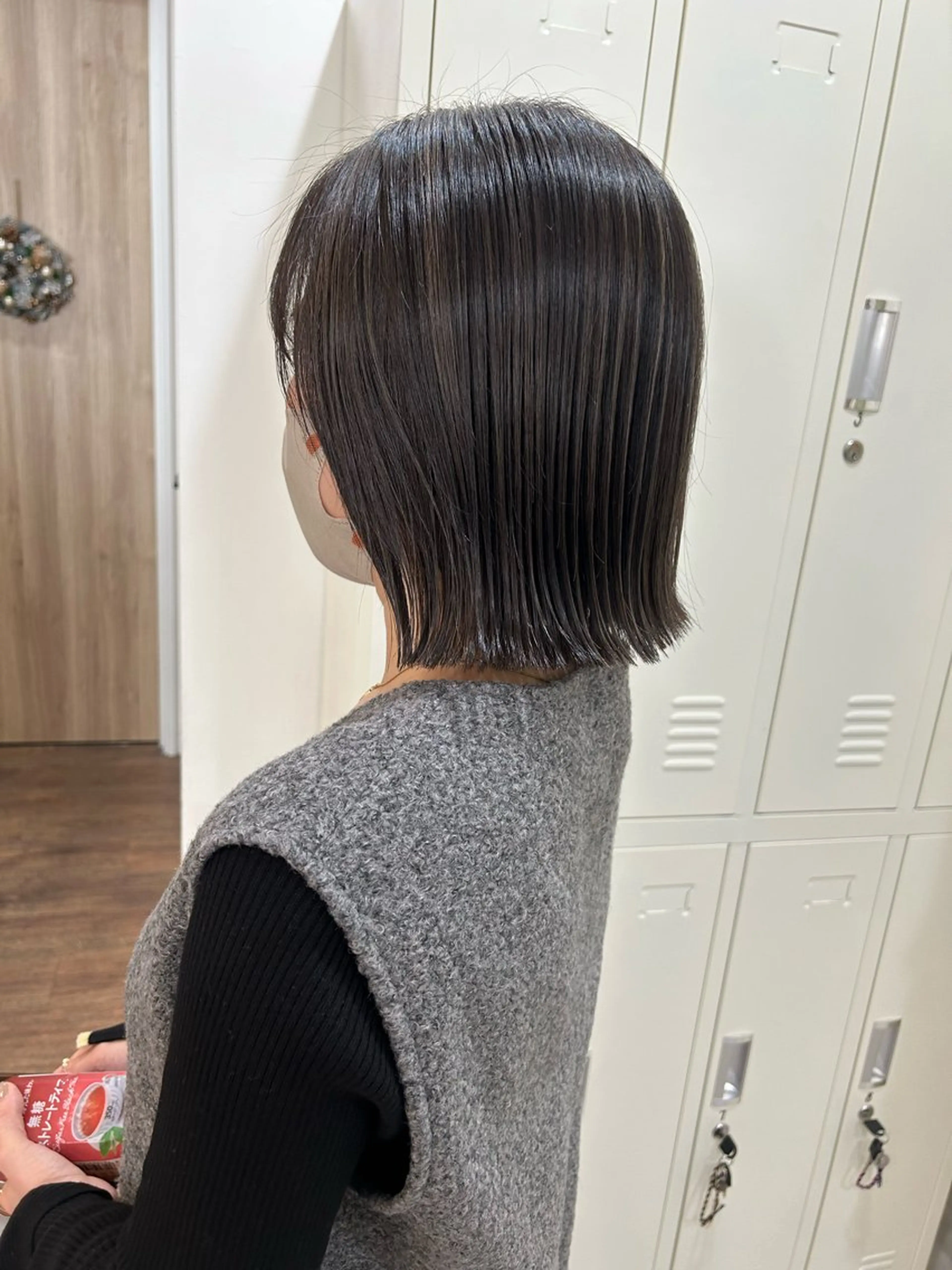 ミディアム カラー 切りっぱなしボブ グレージュ ハイライトカラー ボブ ハイライト カット ヘアカラー ボブ/ハイトーン 福生Radix 下田のヘアスタイル