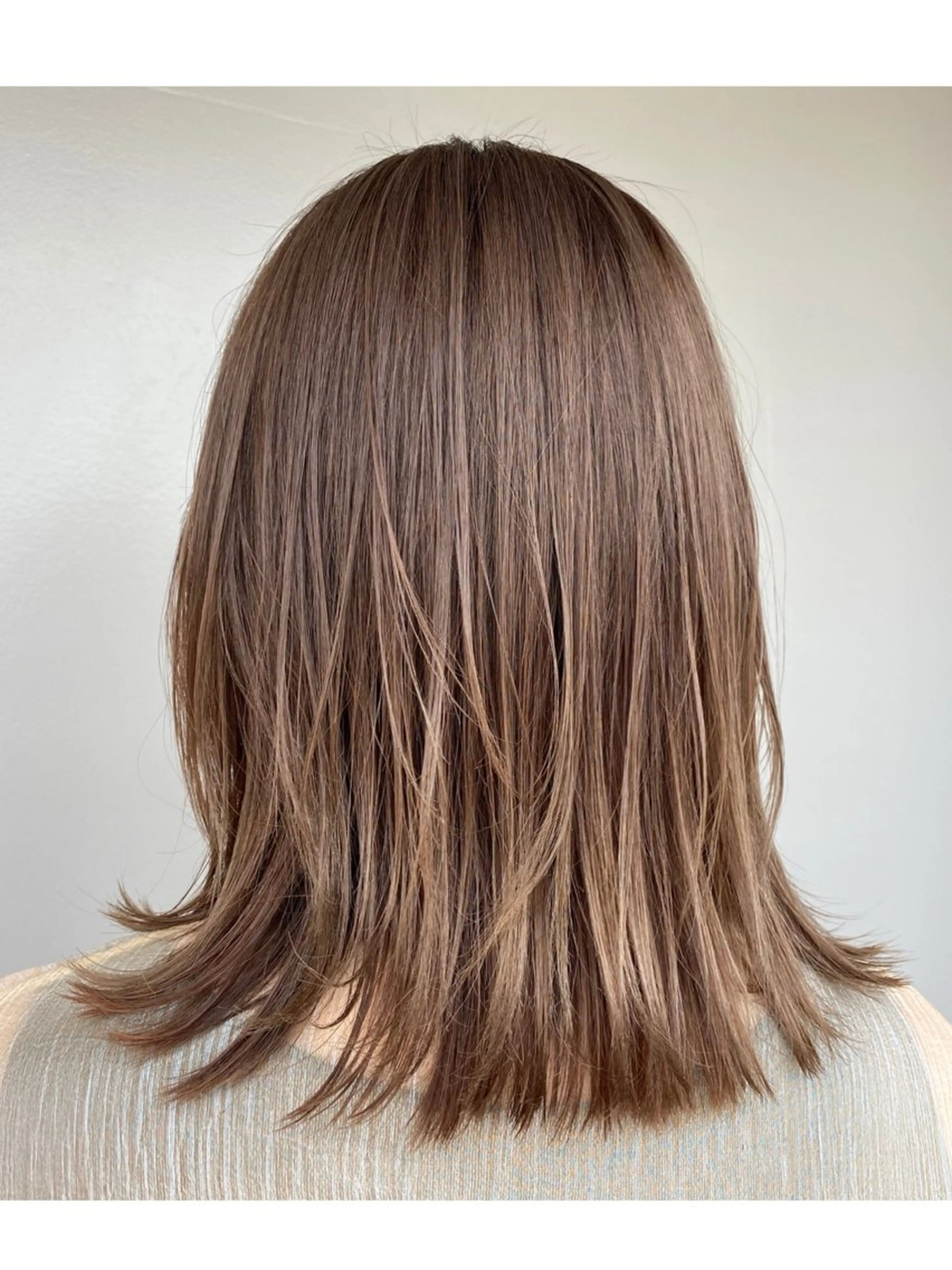 ミディアム カラー ブラウンカラー グレージュ hito小塩 菜津実🌼のヘアスタイル