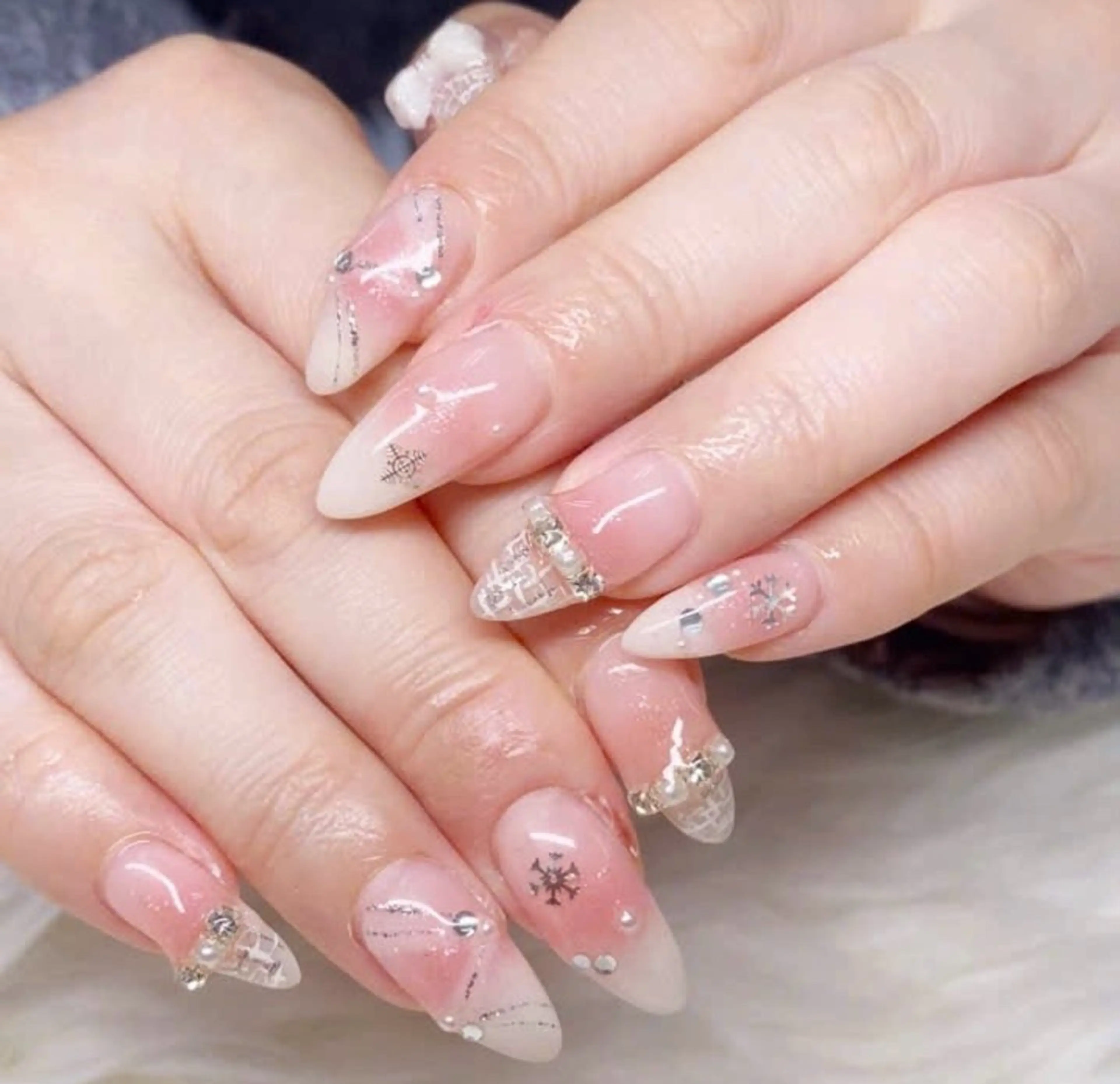 ネイル 成人式 フレンチネイル グラデーション 韓国ネイル マグネットネイル ハンドネイル Squen Nail 【持ち込みOK】のネイルデザイン